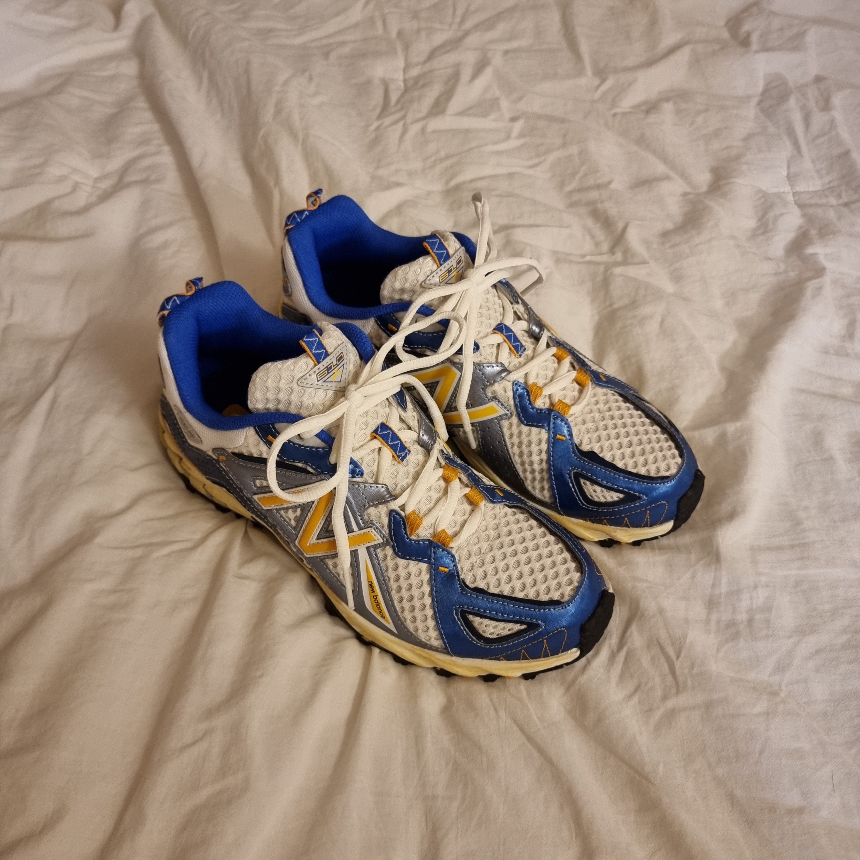 New Balance x Yeseyesee ML610 Atlantic Blue Varsity Gold 착용 스타일 - 5