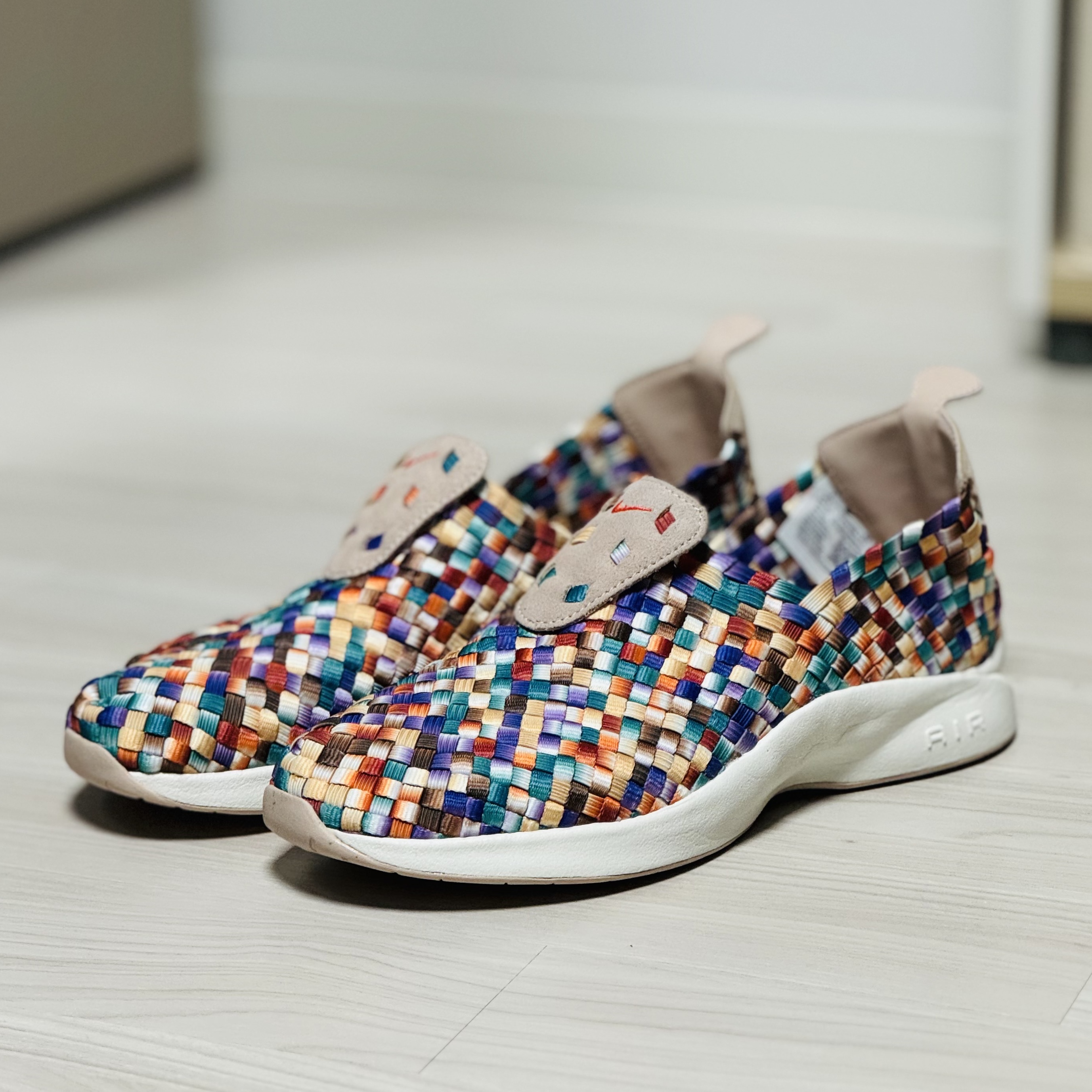 Nike Air Woven Fossil Stone 착용 스타일