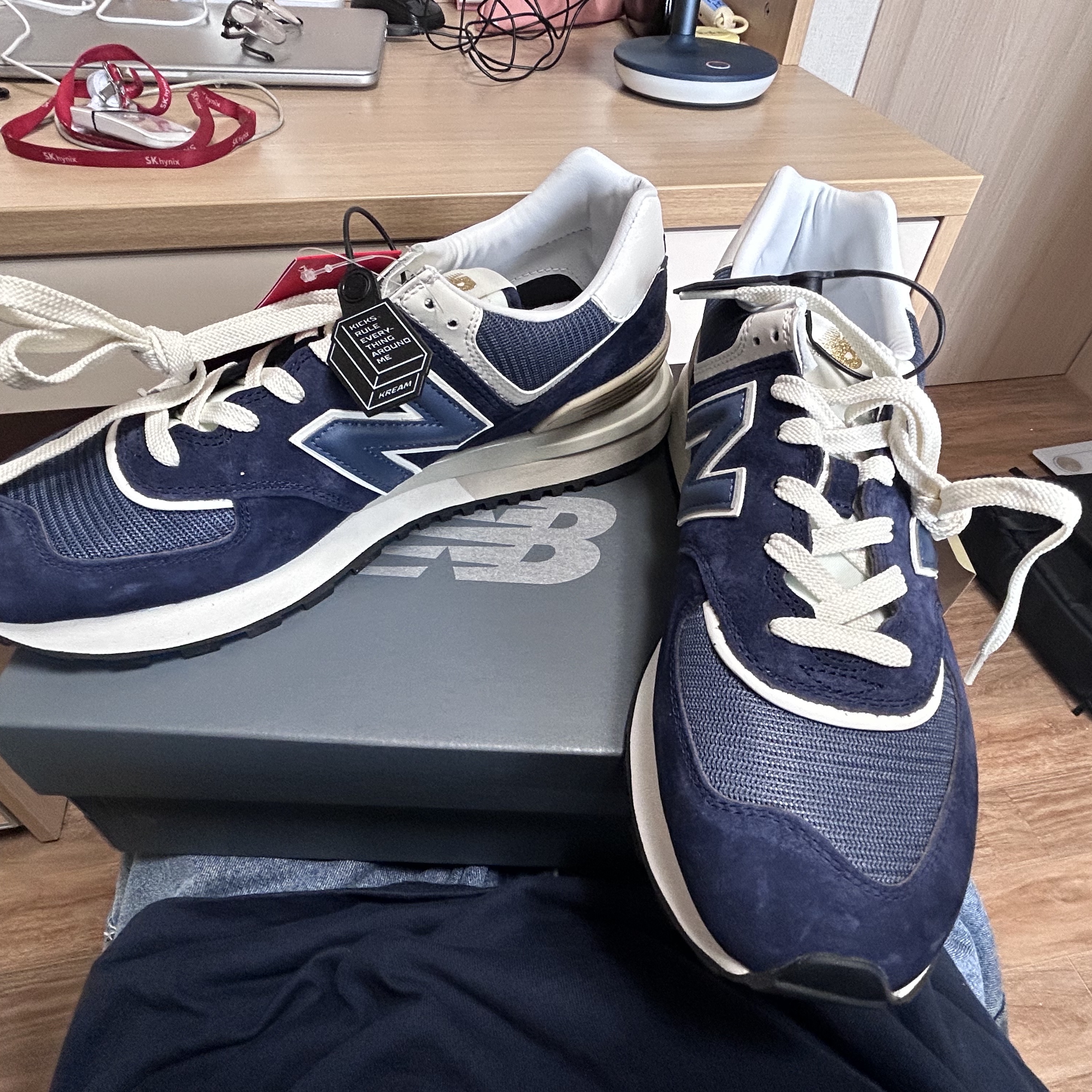 New Balance 574 Legacy Navy 착용 스타일 - 2