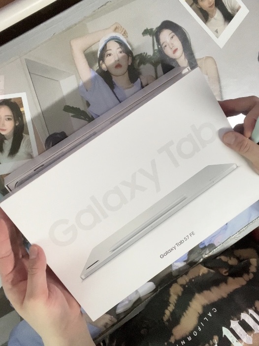 Samsung Galaxy Tab S7 FE Wifi 128GB Mystic Black (Korean Ver.) 착용 스타일
