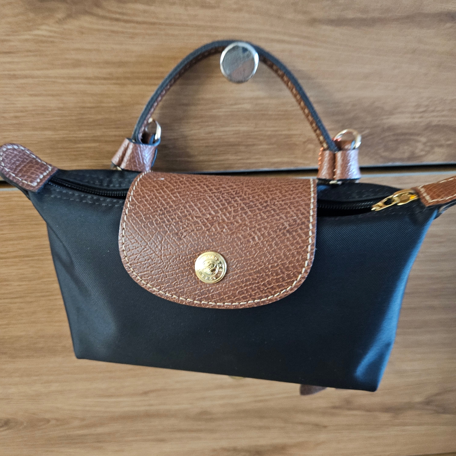 Longchamp Le Pliage Original Handle Pouch Black 착용 스타일