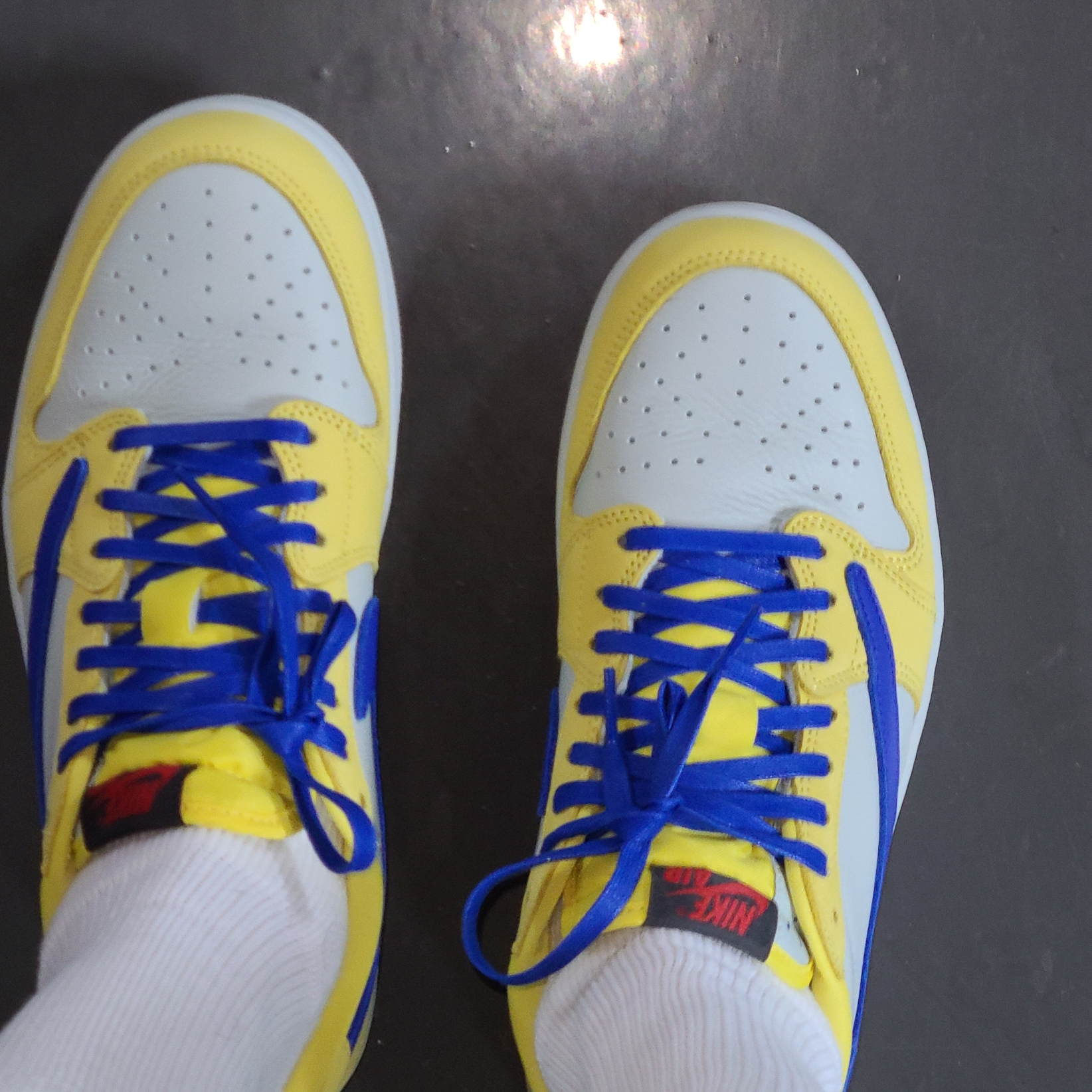 (W) Jordan 1 x Travis Scott Retro Low OG SP Canary 착용 스타일