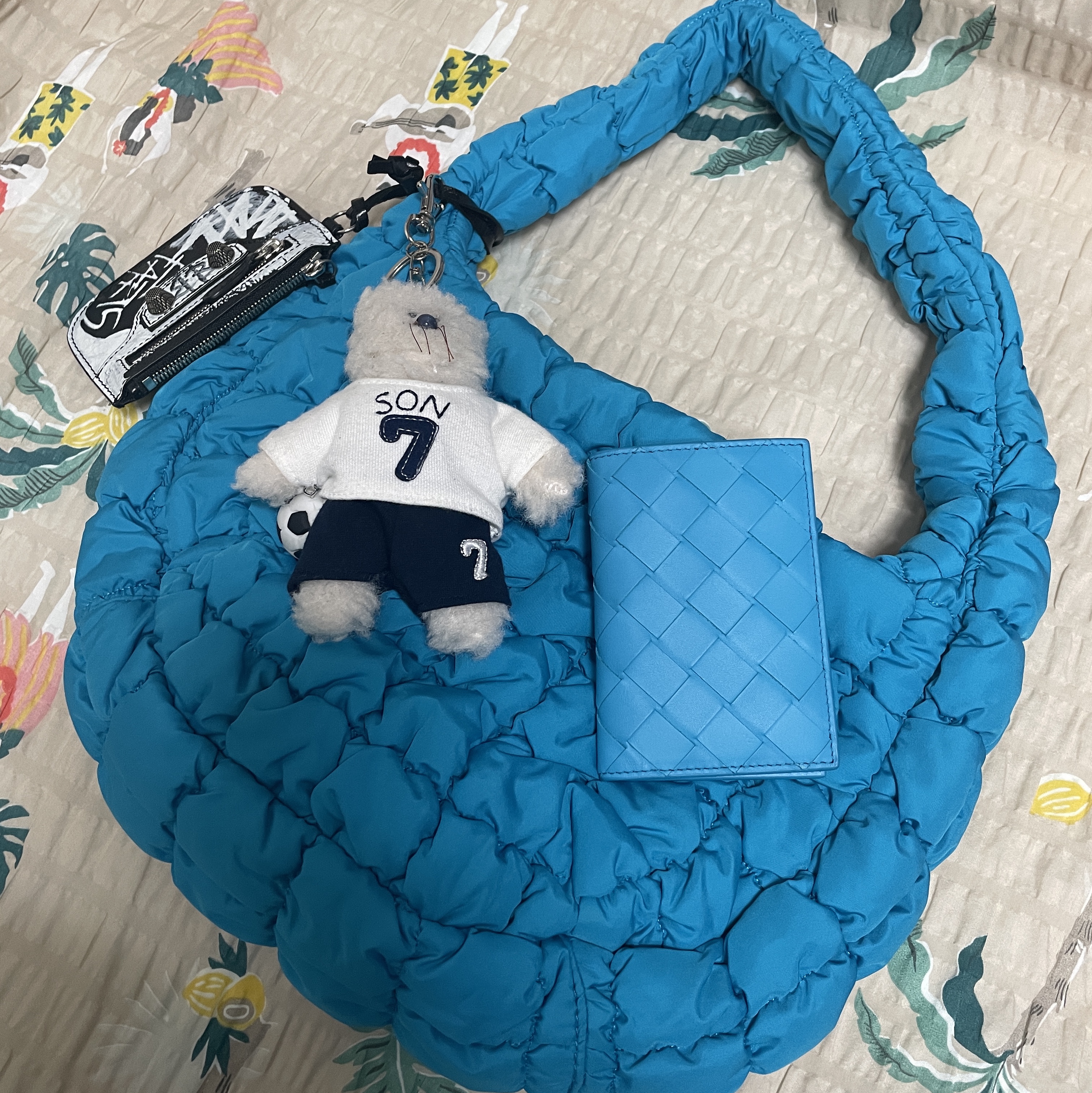 COS Quilted Mini Bag Bright Turquoise, [예약 배송] NOS7 x Monamhee SON.hee Cream 착용 스타일 - 2