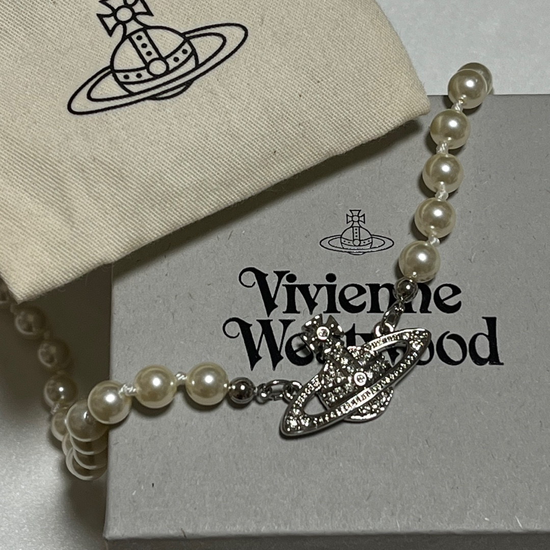 Vivienne Westwood Mini Bas Relief Choker Silver 착용 스타일