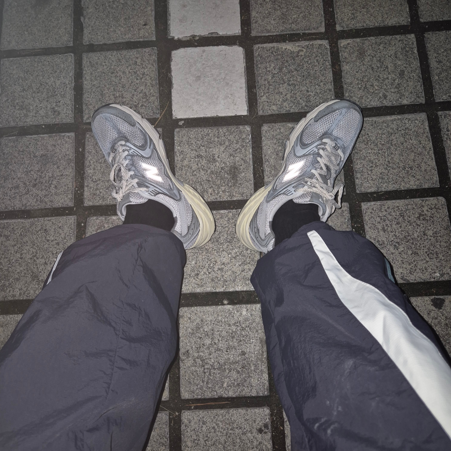 New Balance 530 Premium Vintage Grey Matter 착용 스타일 - 3