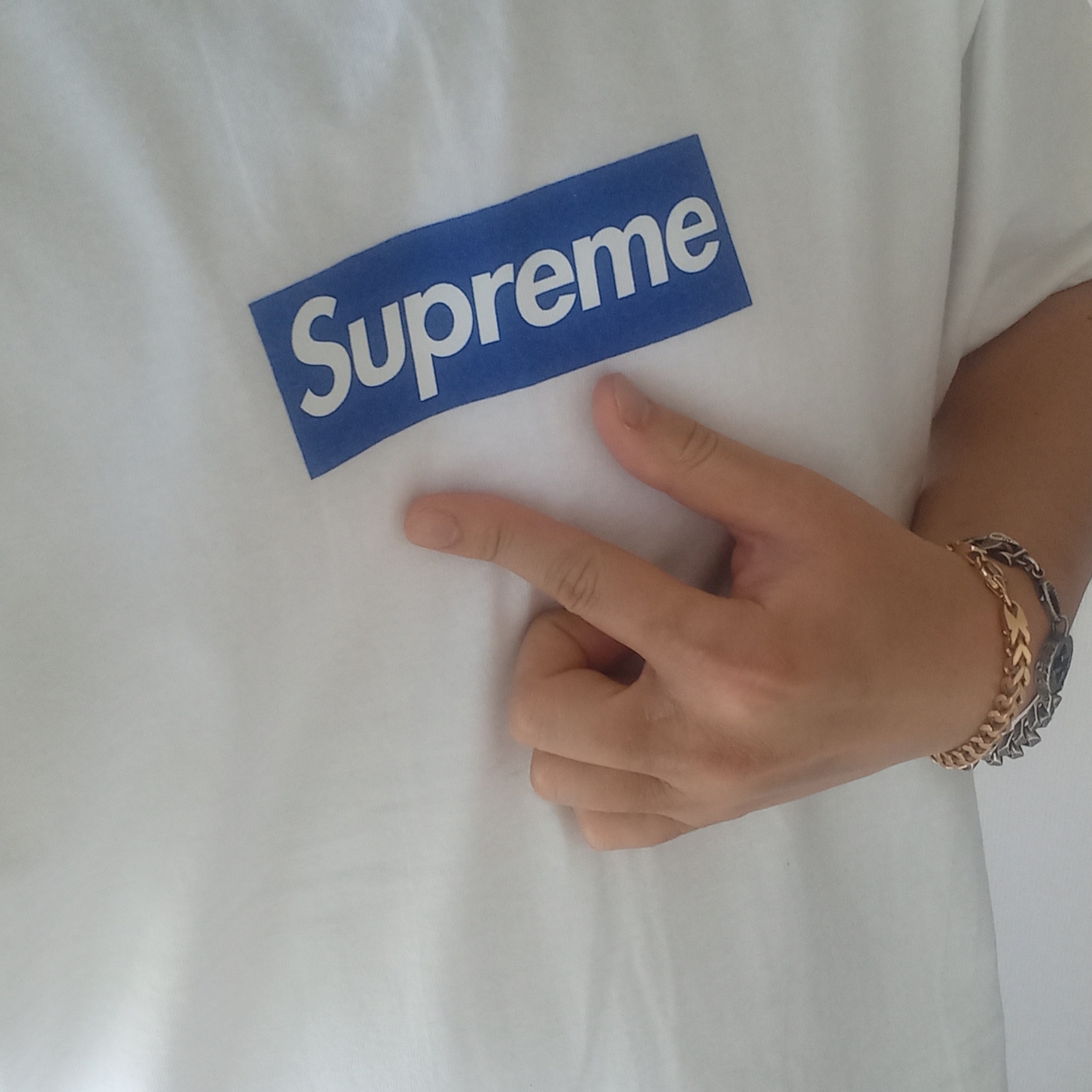 Supreme Seoul Box Logo T-Shirt White - 23FW, Gucci Interlocking G Chain Bracelet In Silver Silver 착용 스타일 - 1