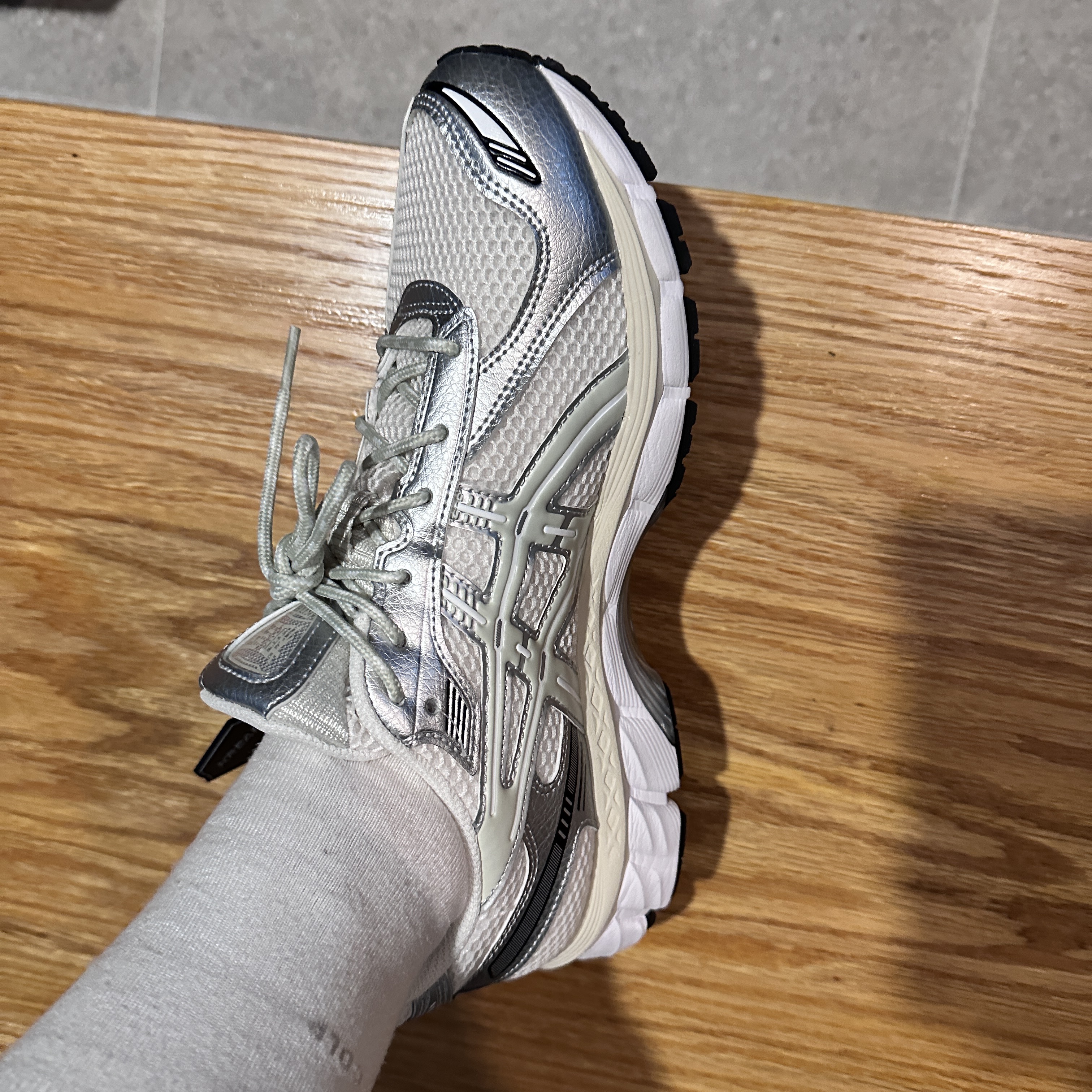 Asics x Ronnie Fieg Gel-Kayano 12.1 Cream Pure Aqua 착용 스타일 - 1