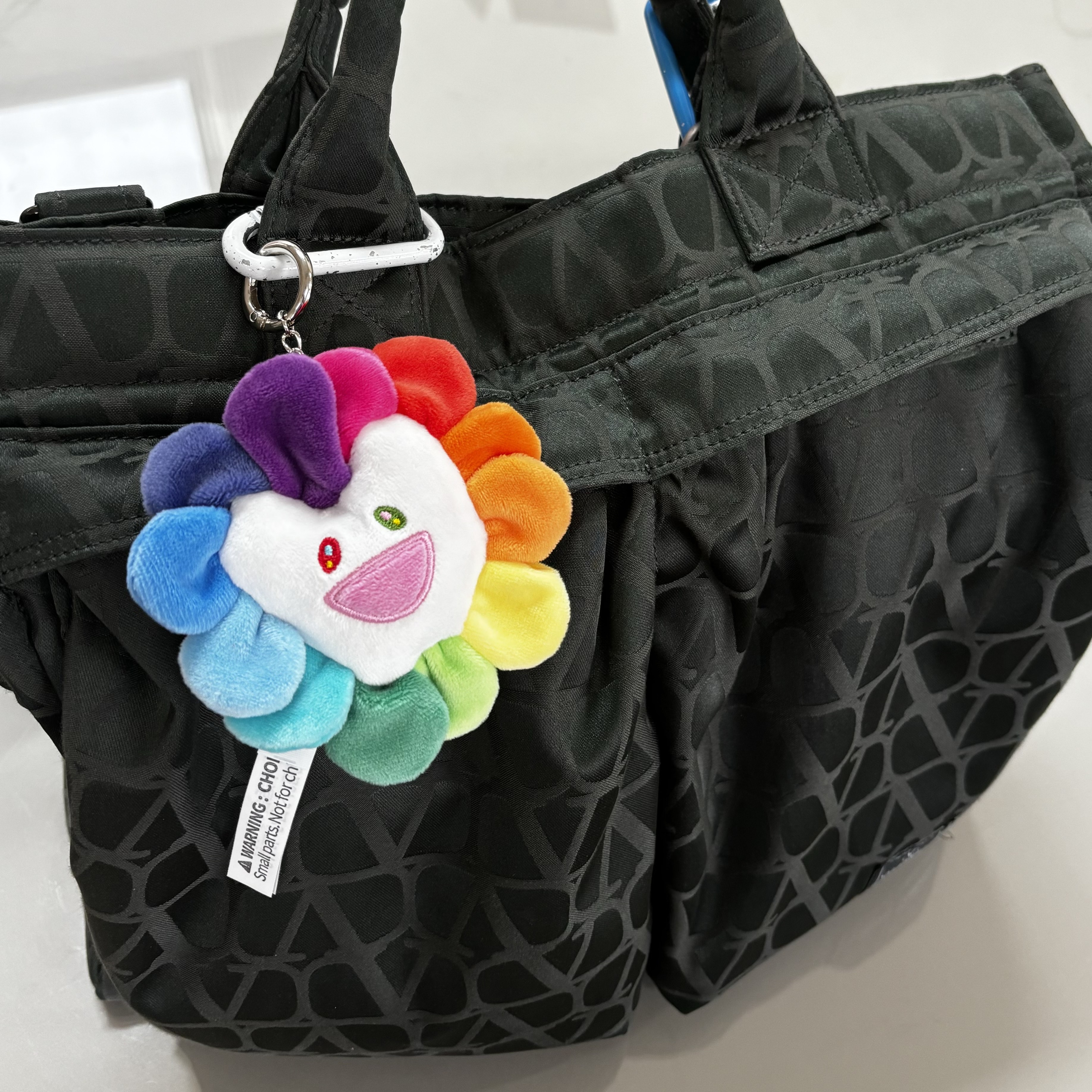 NewJeans x Murakami Plush Keyring Flower 착용 스타일
