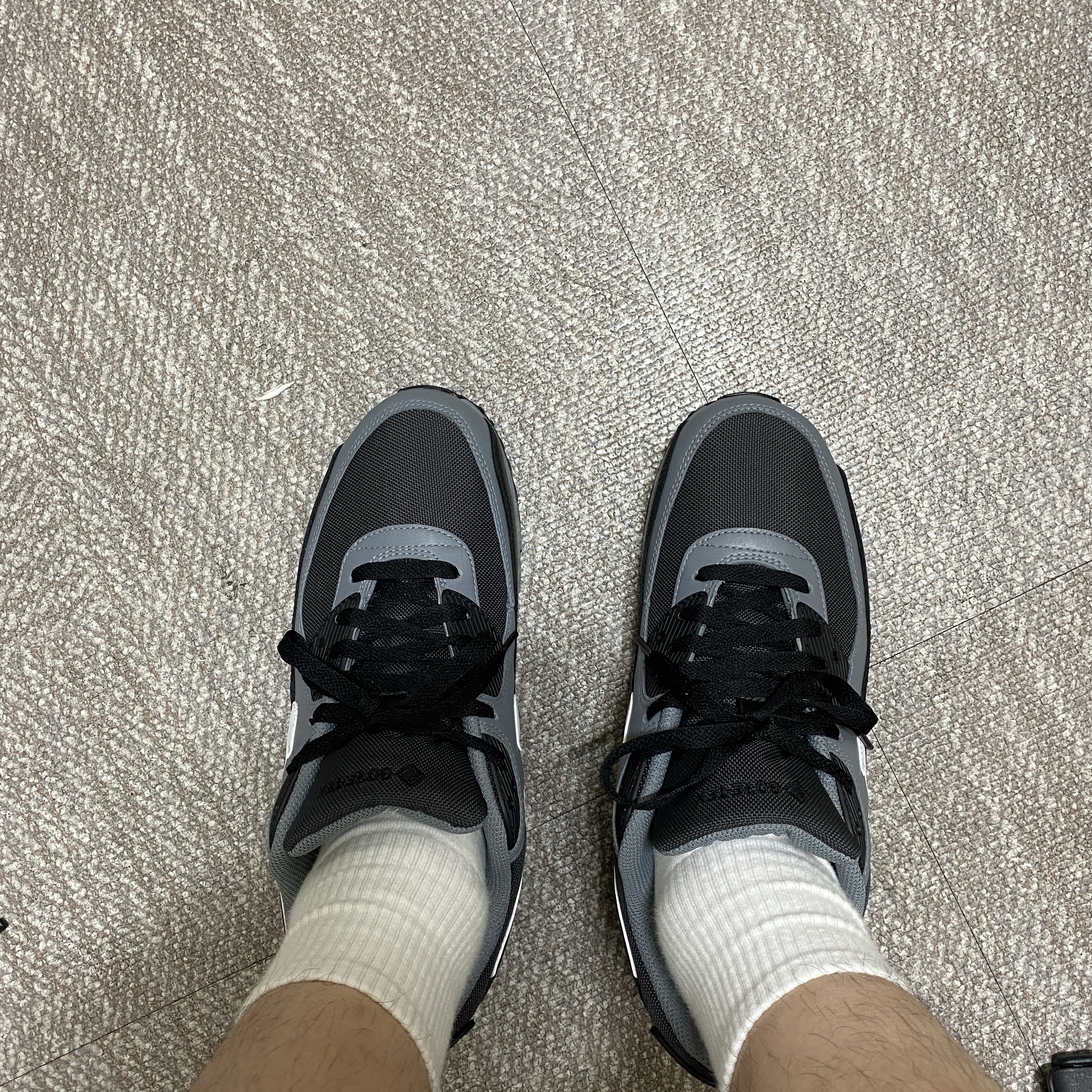 Nike Air Max 90 Gore-Tex Dark Smoke Grey Cool Grey 착용 스타일 - 1