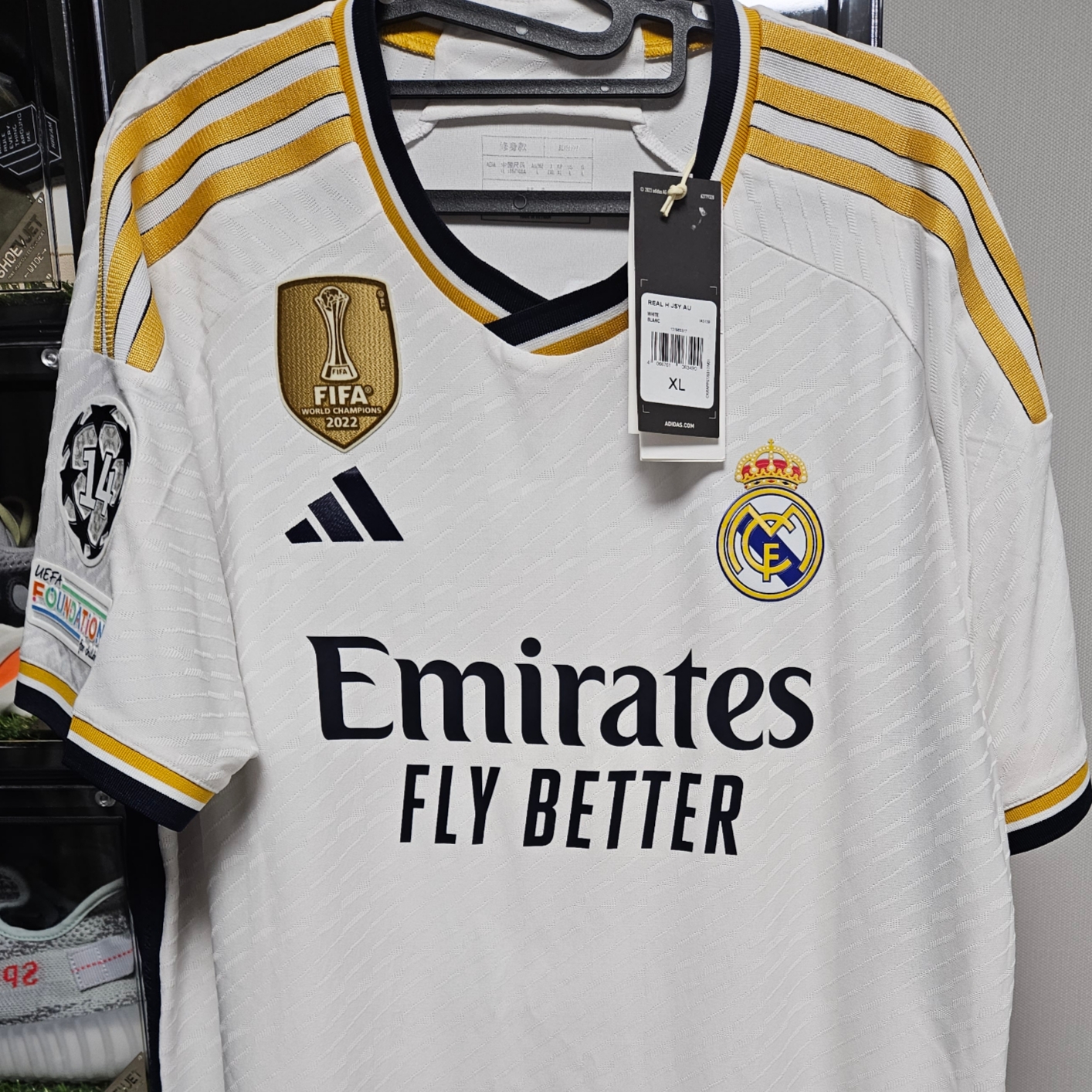 Adidas Real Madrid 2023/24 Home Authentic Jersey White - US Sizing (Non Marking Ver.) 착용 스타일 - 2