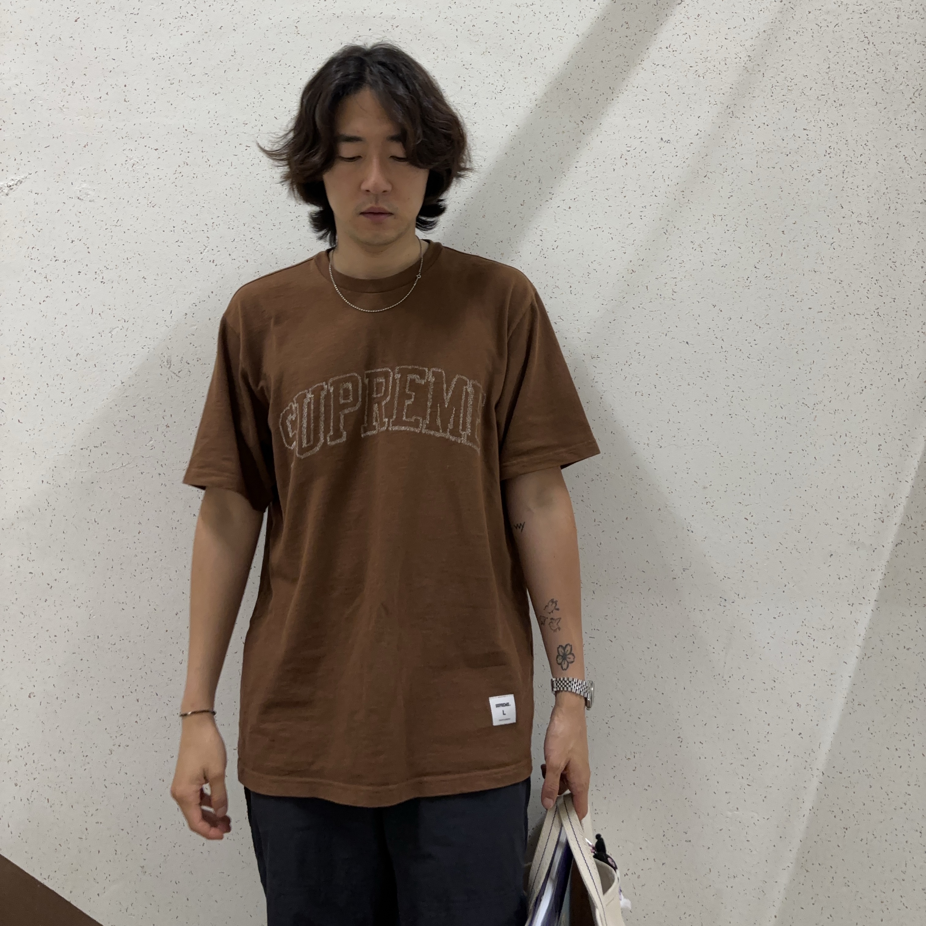 Supreme Sketch Embroidered S/S Top Brown - 23SS, Nike Air Max 98 Yellow White Navy 착용 스타일 - 1