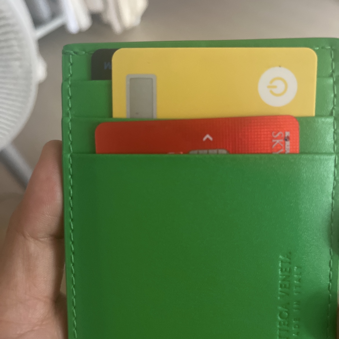 Bottega Veneta Credit Card Case Calfskin Parakeet 착용 스타일