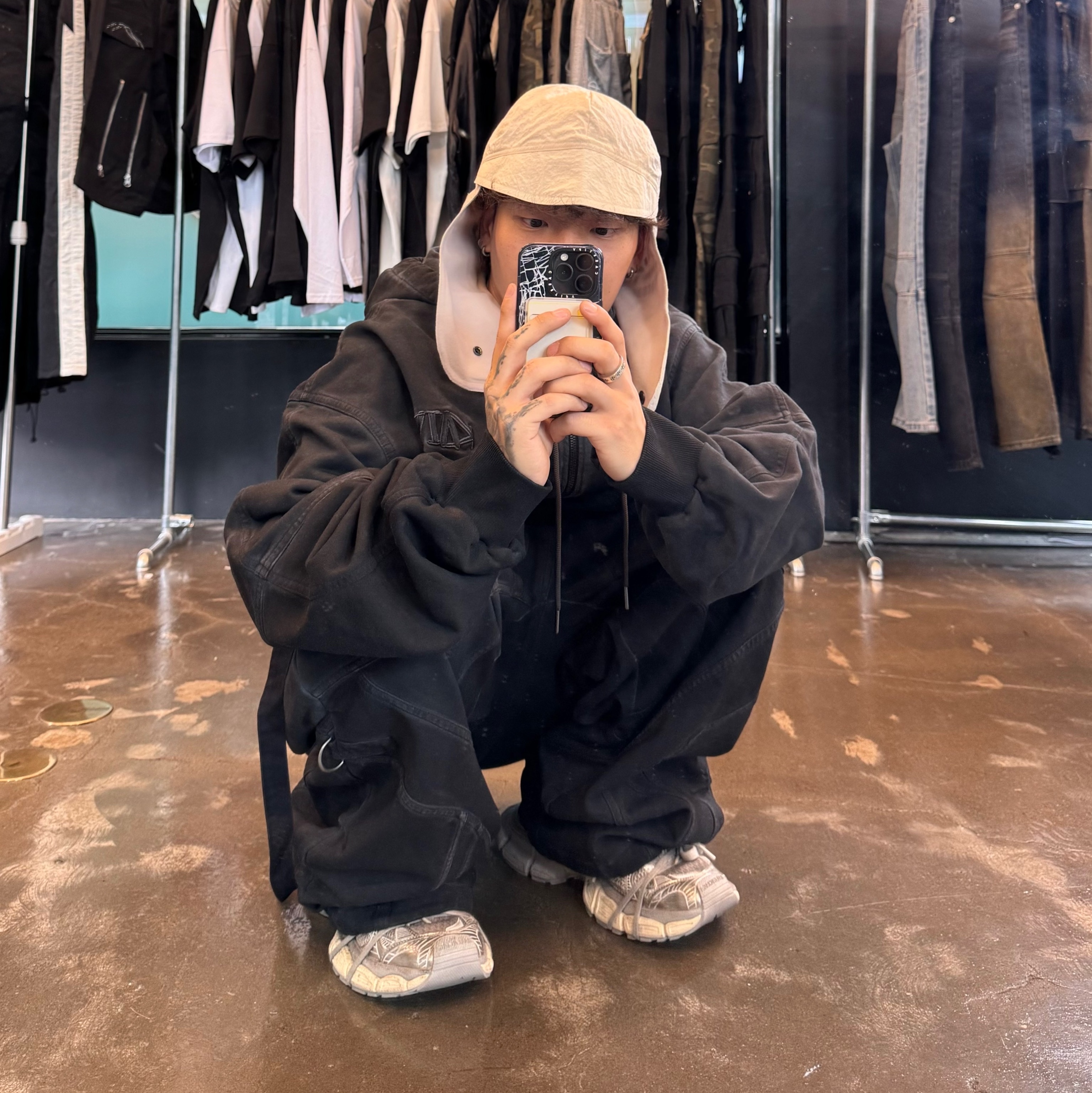 (W) Balenciaga 3XL Sneakers Light Beige 착용 스타일