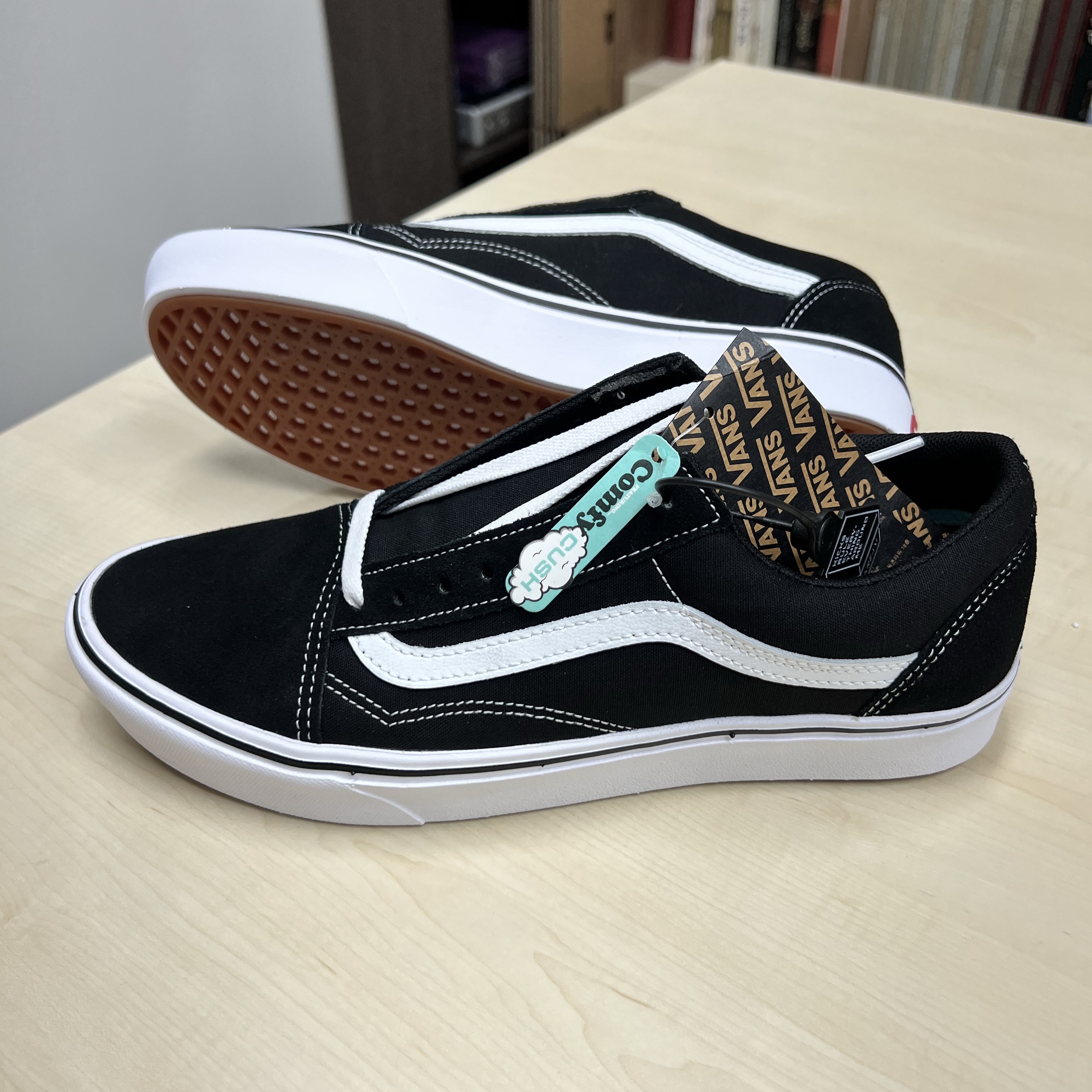 Vans ComfyCush Old Skool Black True white 착용 스타일