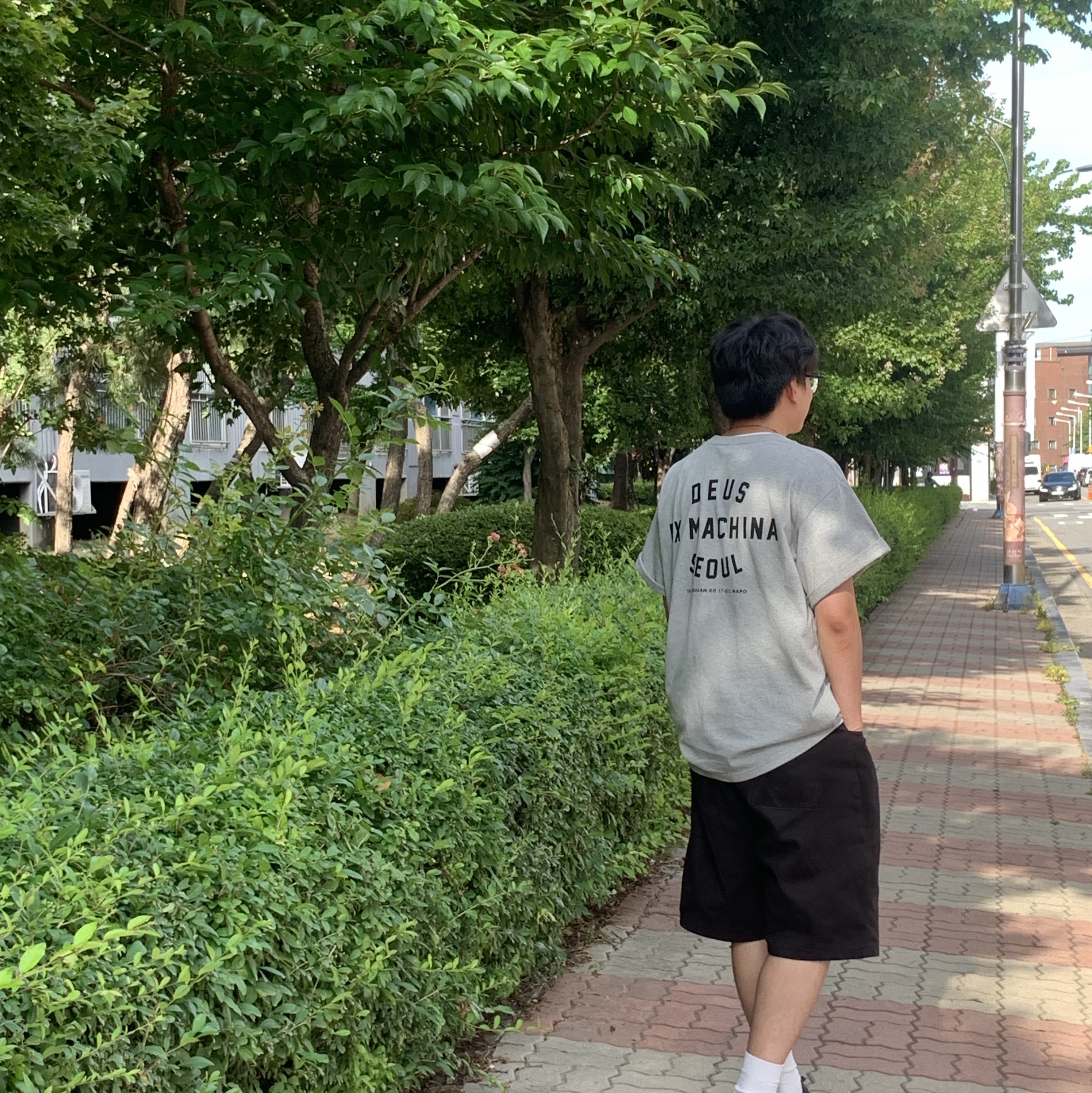 Deus Ex Machina Seoul College T-Shirt Grey Marle 착용 스타일 - 2