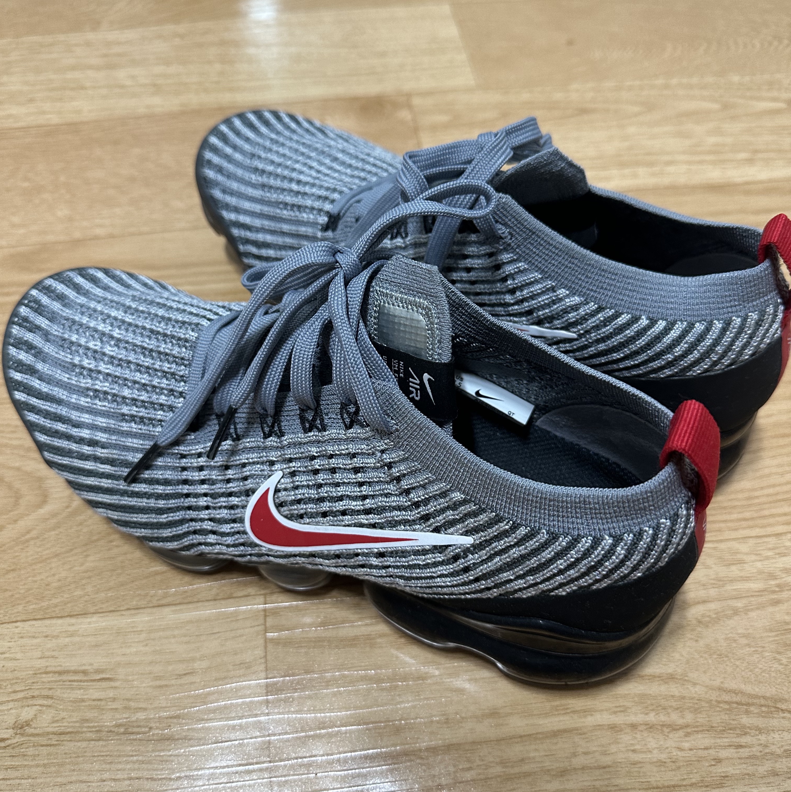 Nike Air Vapormax Flyknit 3 Particle Grey University Red 착용 스타일