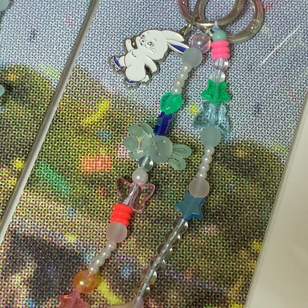 NewJeans Tokki Beads Strap Long 착용 스타일 - 2