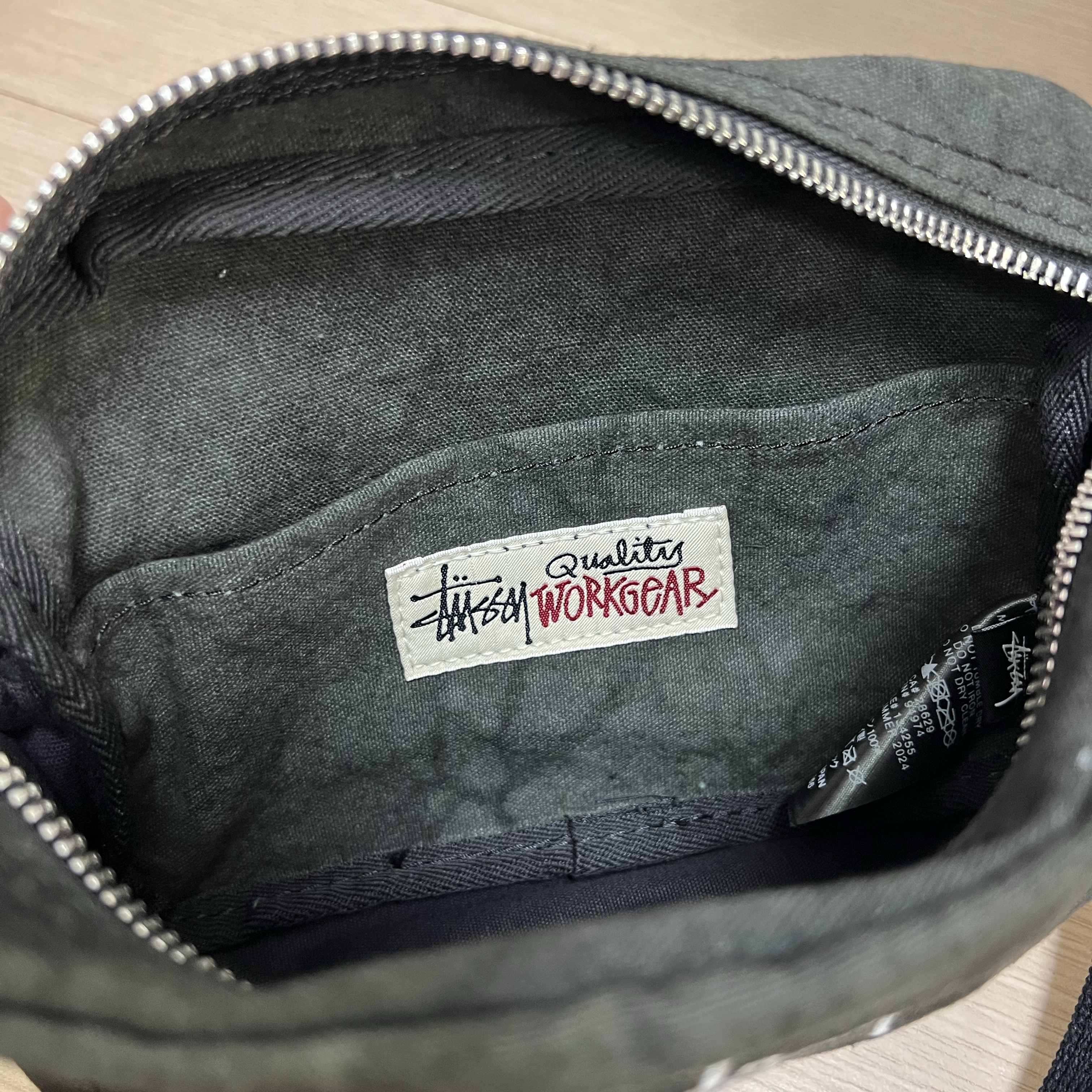 Stussy Canvas Side Pouch Washed Black 착용 스타일 - 3