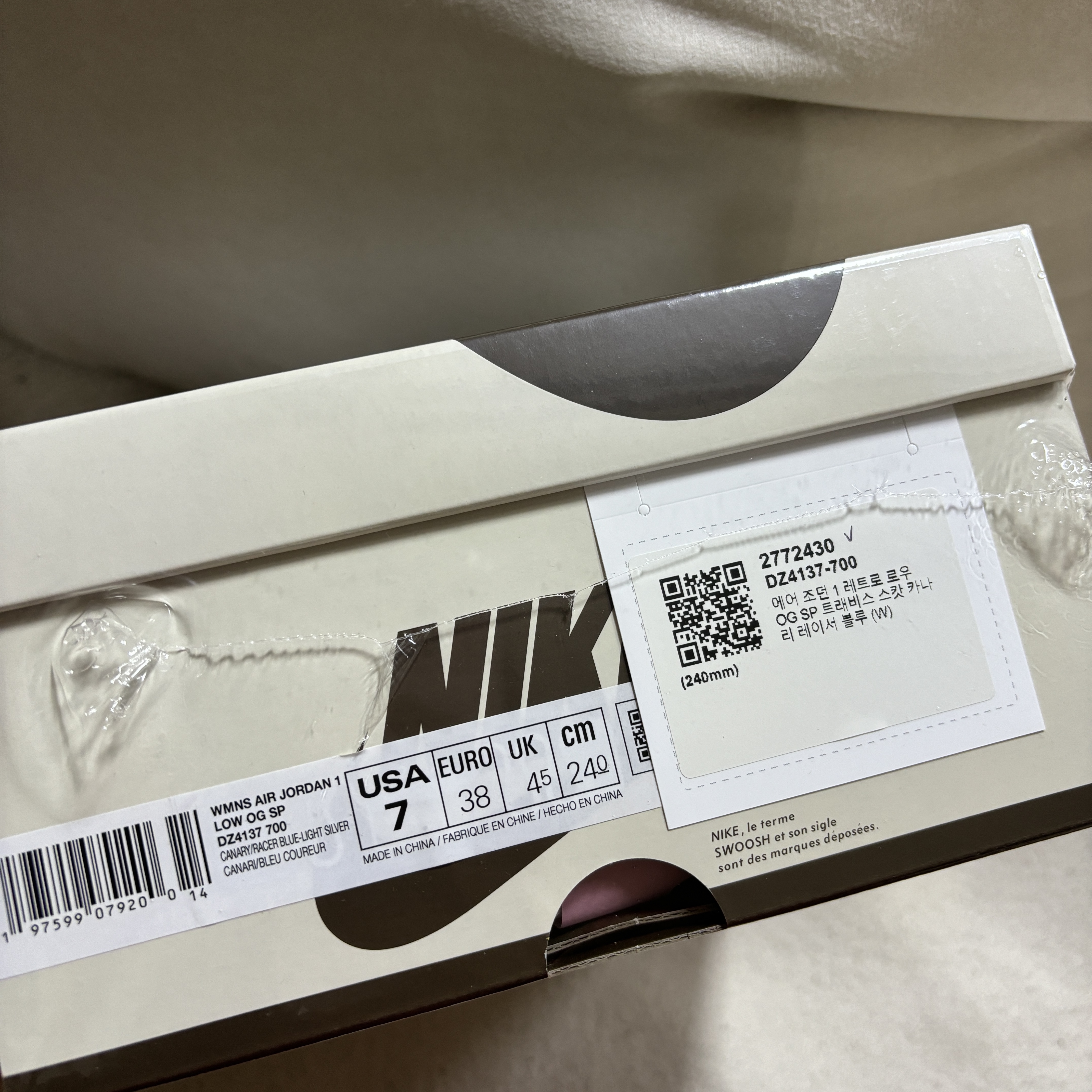 (W) Jordan 1 x Travis Scott Retro Low OG SP Canary 착용 스타일