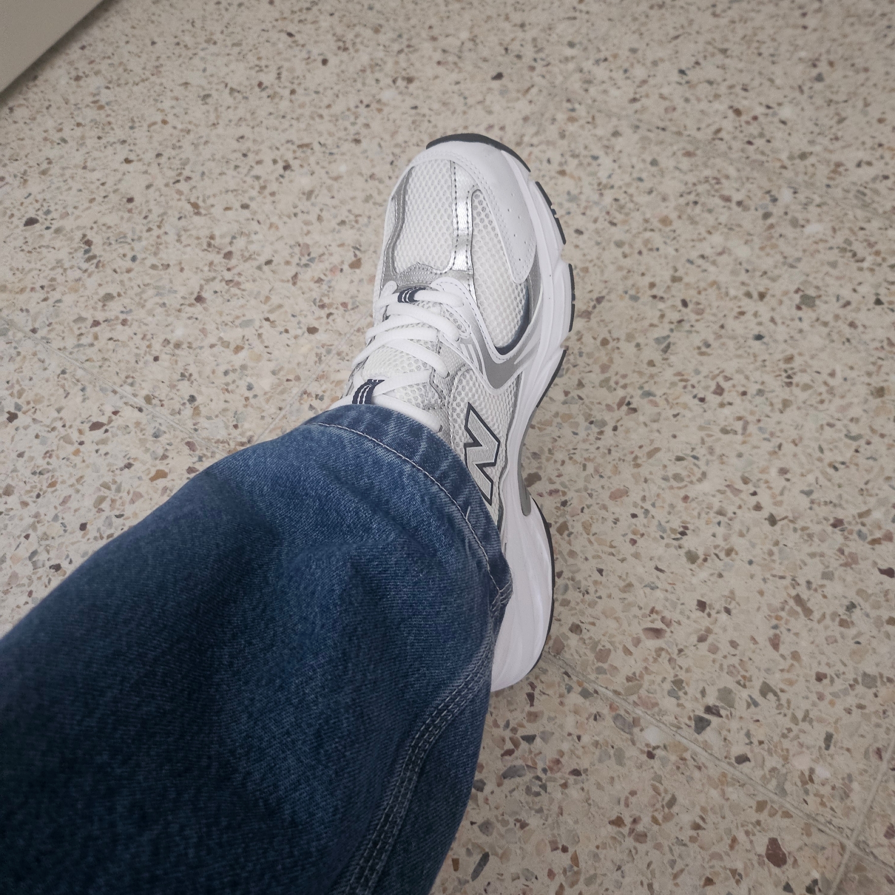 New Balance 530 White 착용 스타일