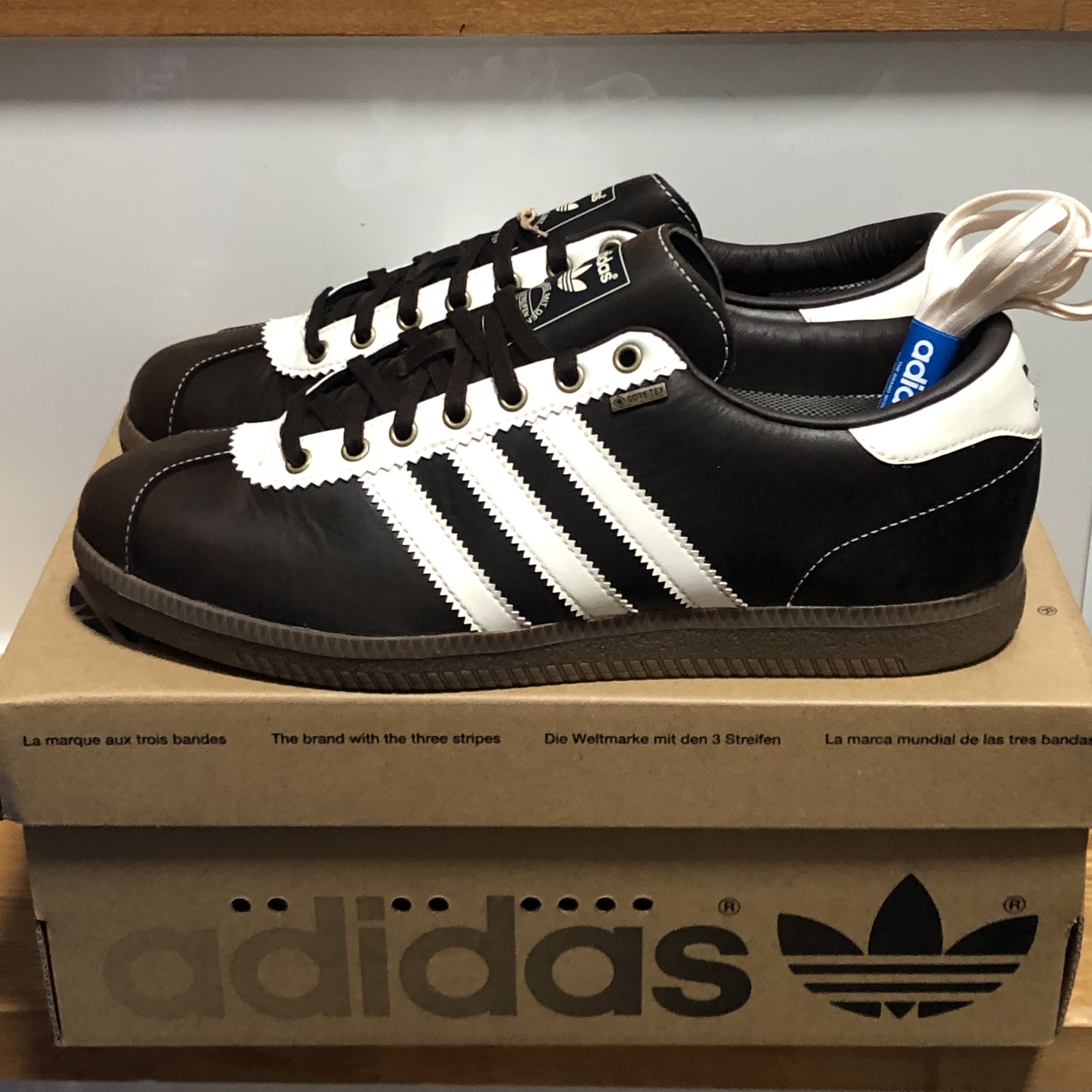 Adidas Bern GTX Dark Brown Cream White 착용 스타일