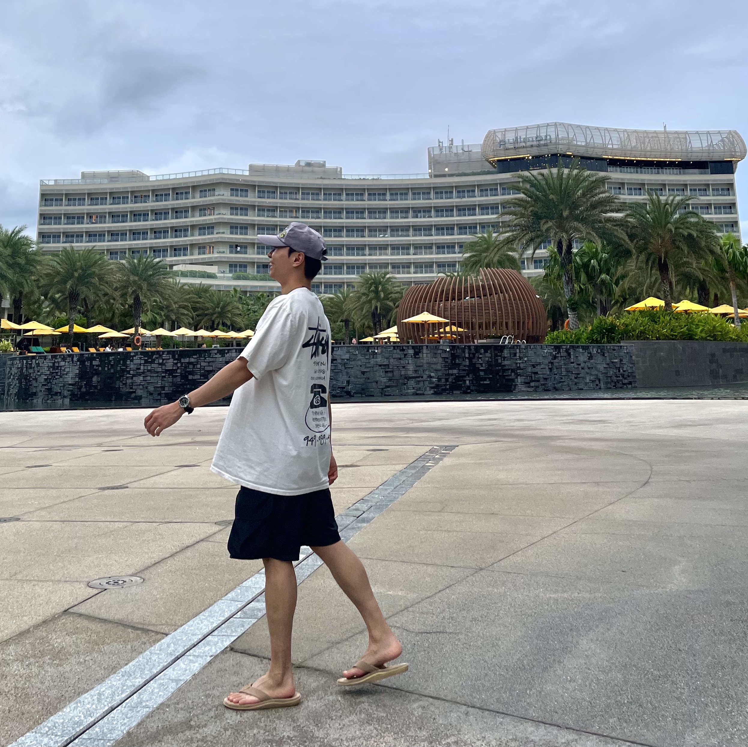 Stussy Old Phone Pigment Dyed T-Shirt Natural, Island Slipper Classic Ultimate Suede Taupe Tan 착용 스타일