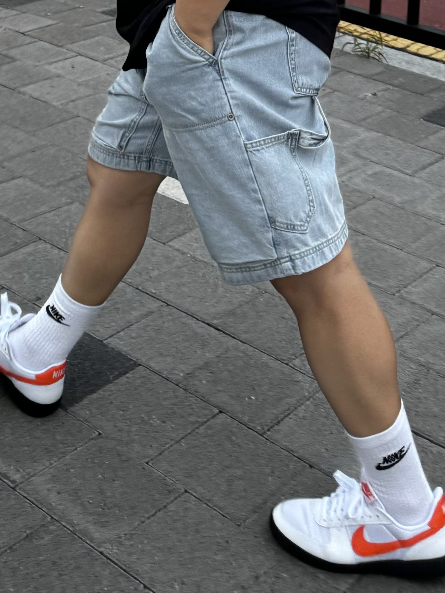 Deus Ex Machina Seoul College T-Shirt Black, Nike Field General 82 SP White and Orange Blaze 착용 스타일 - 2