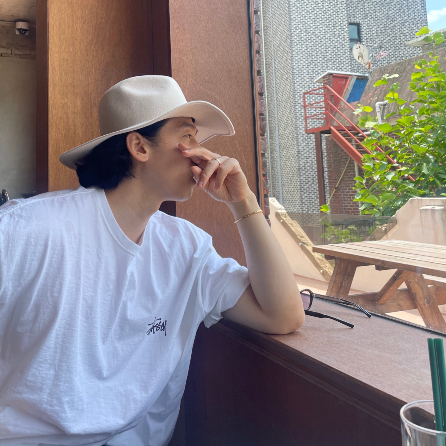 Stussy Basic Stussy T-Shirt White 2024, 2025, Gentle Monster Oaa 01(V) Black 착용 스타일