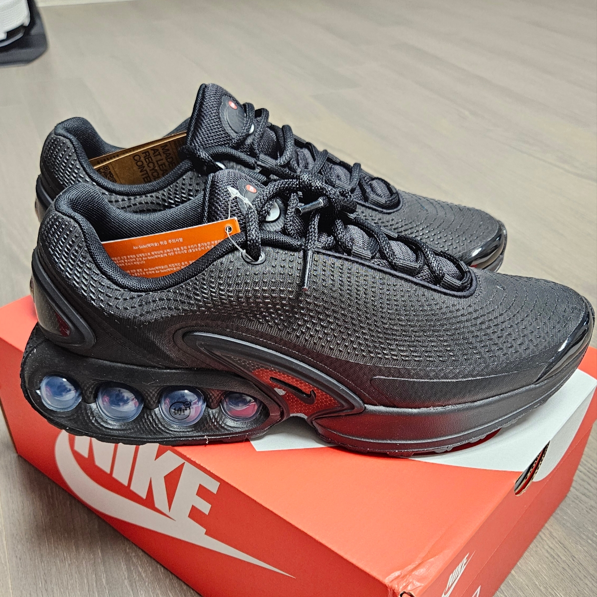 Nike Air Max Dn Black Grey 착용 스타일 - 3