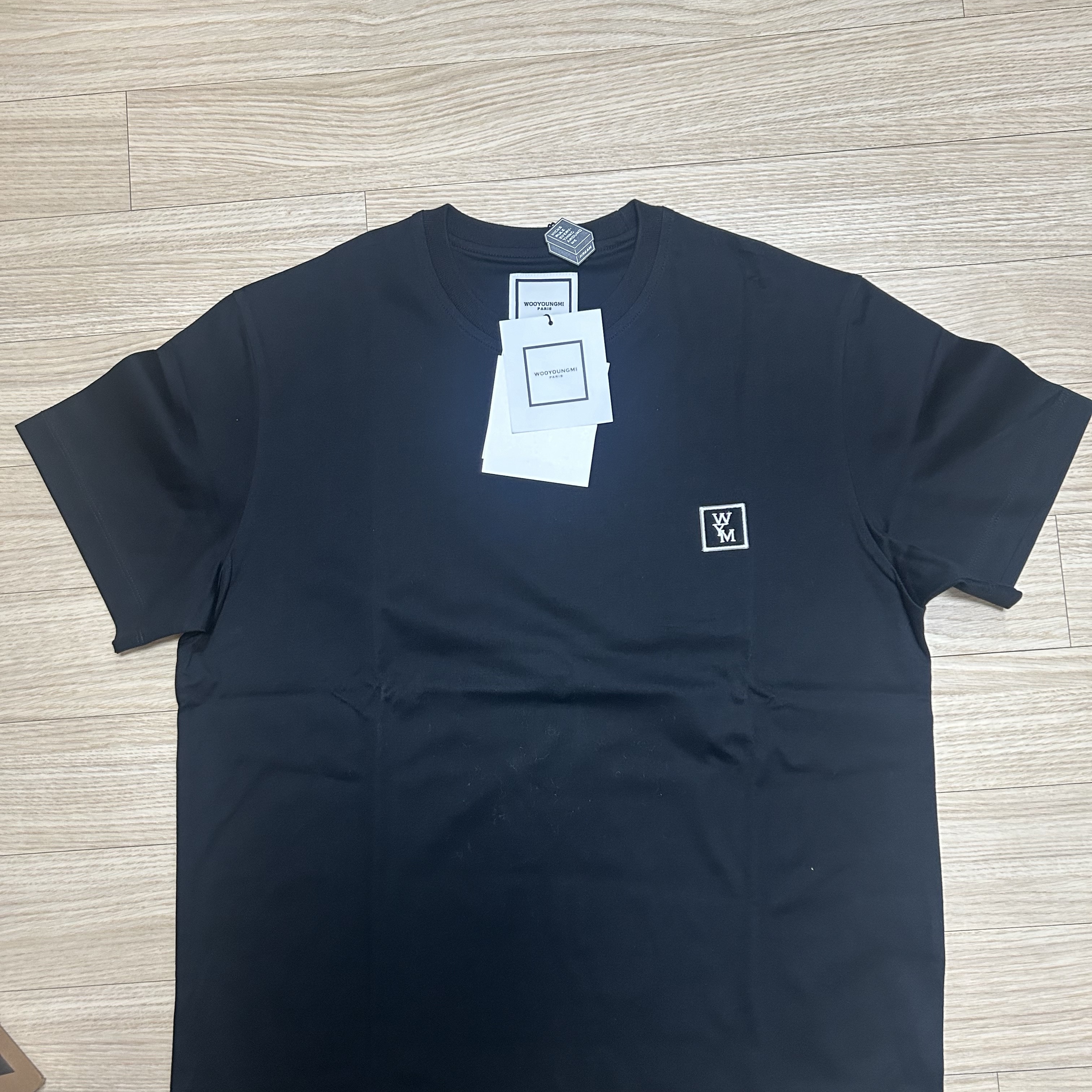 Wooyoungmi Cotton Back Logo T-Shirt Black - 24SS 착용 스타일 - 3