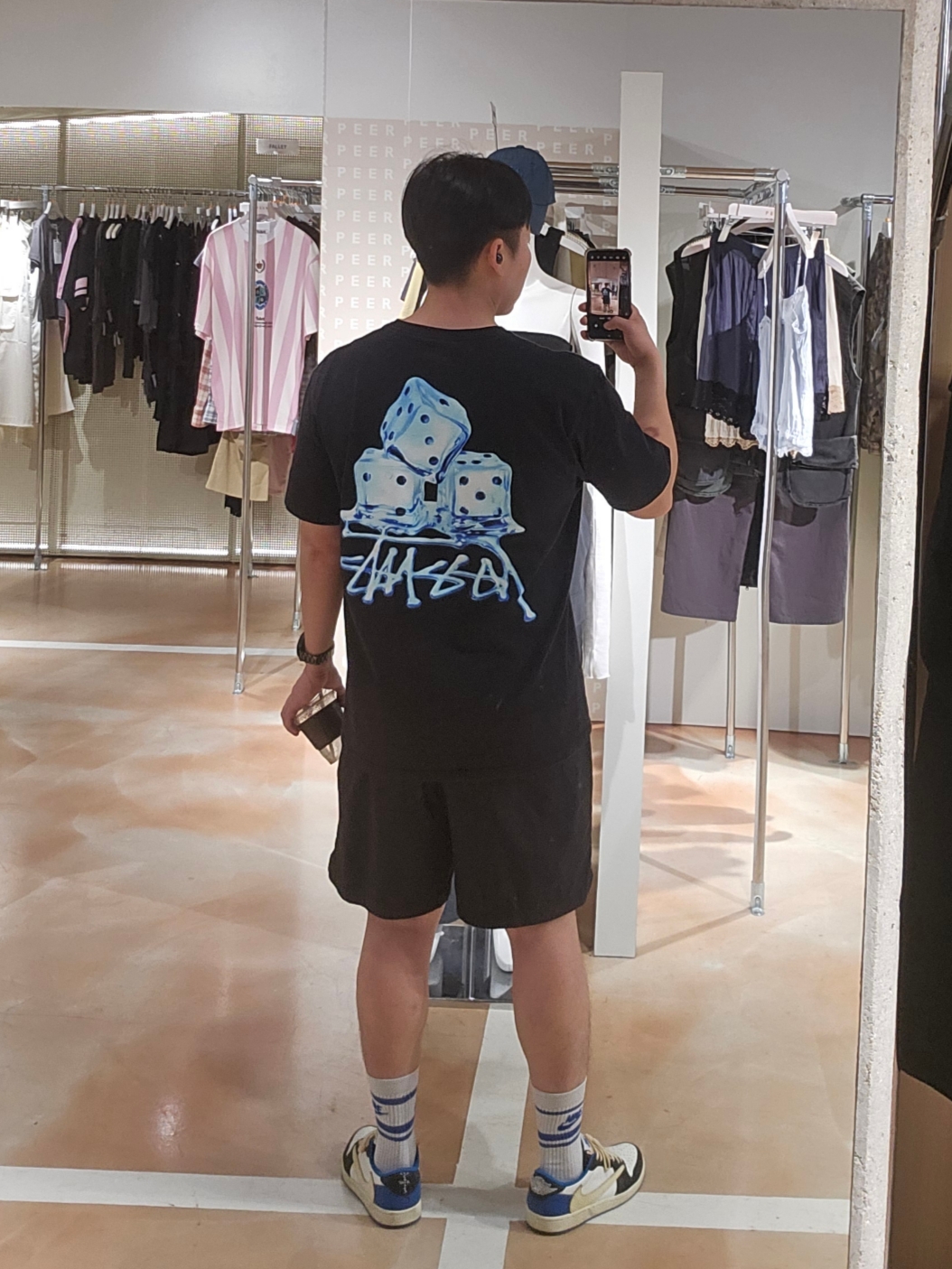 Jordan 1 x Travis Scott x Fragment Retro Low OG SP Military Blue, Stussy Melted T-Shirt Black 착용 스타일