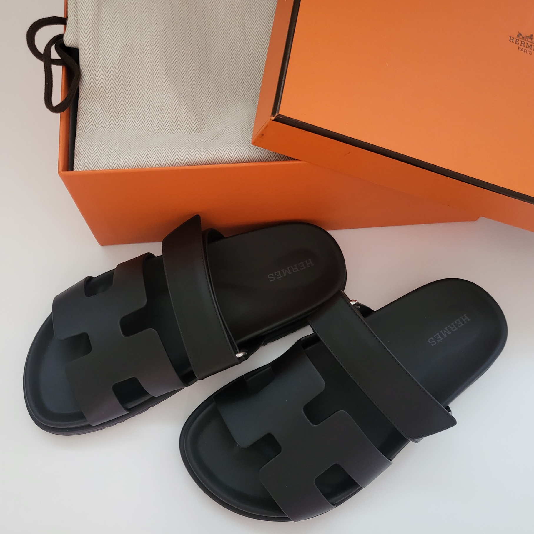 (W) Hermes Chypre Sandal Calfskin & Noir 착용 스타일