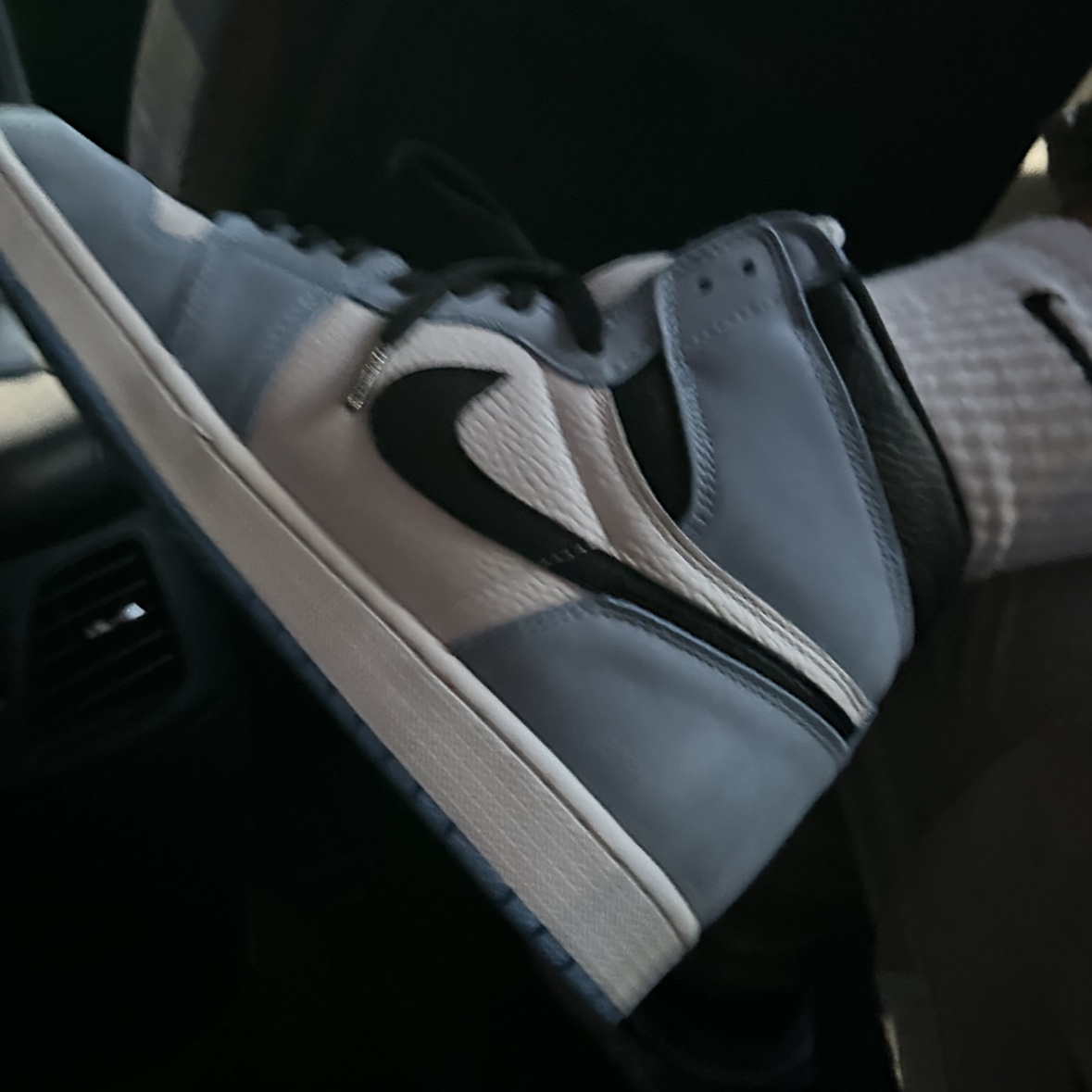 Jordan 1 Retro High OG University Blue 착용 스타일