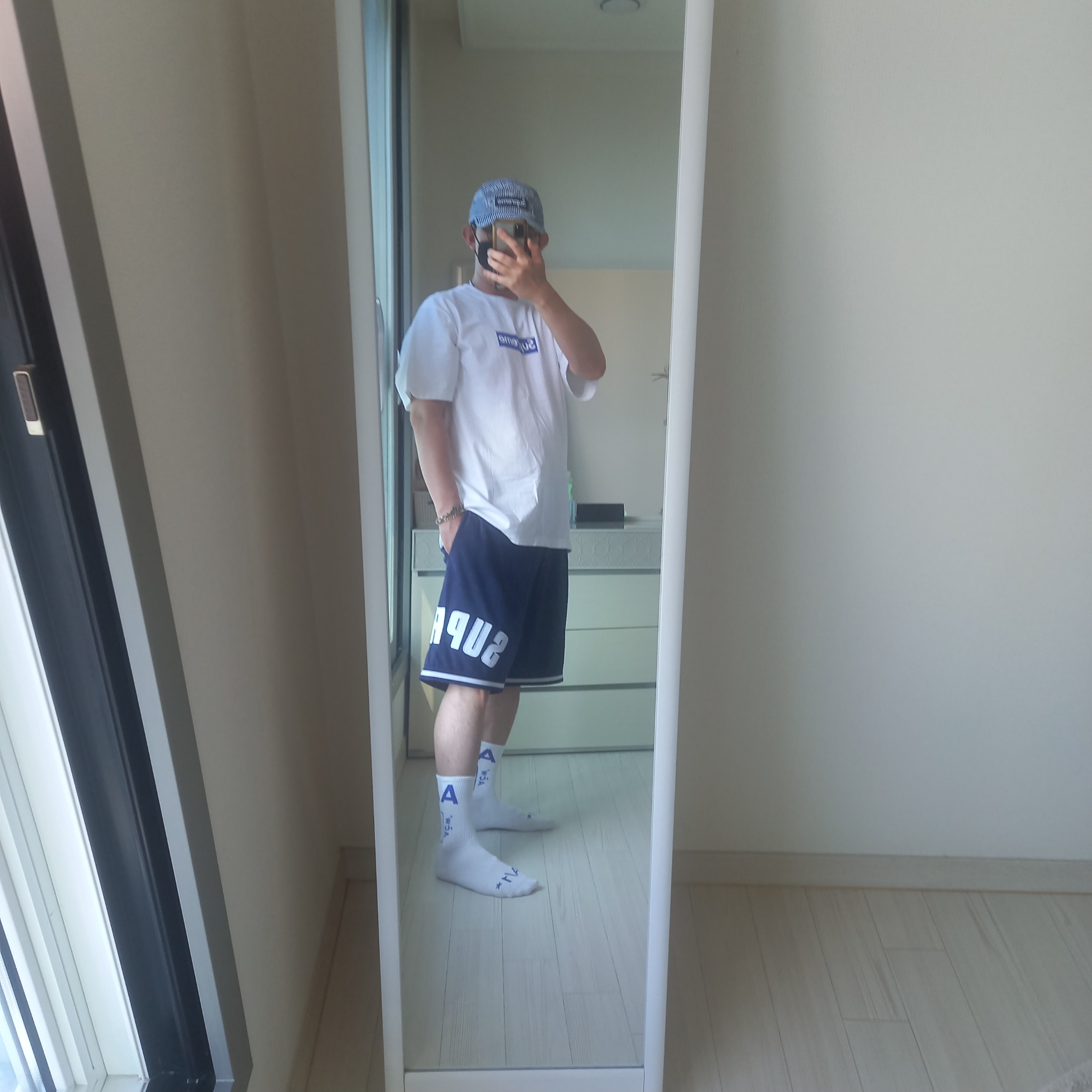 Supreme Seoul Box Logo T-Shirt White - 23FW, Gucci Interlocking G Chain Bracelet In Silver Silver 착용 스타일 - 4