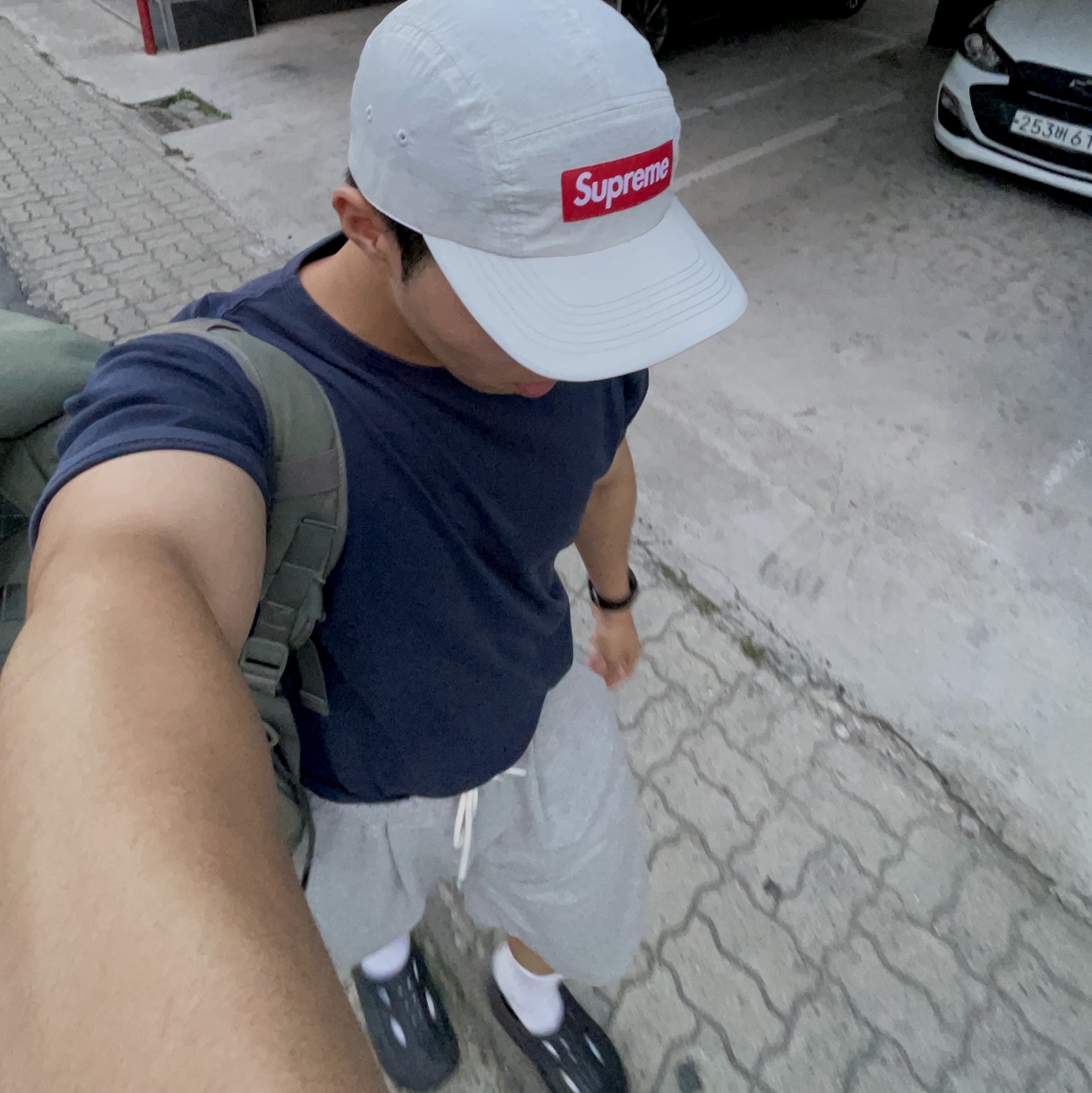 Supreme Gloss Ripstop Camp Cap Light Grey - 23FW, Hoka Ora Recovery Mule Black 착용 스타일