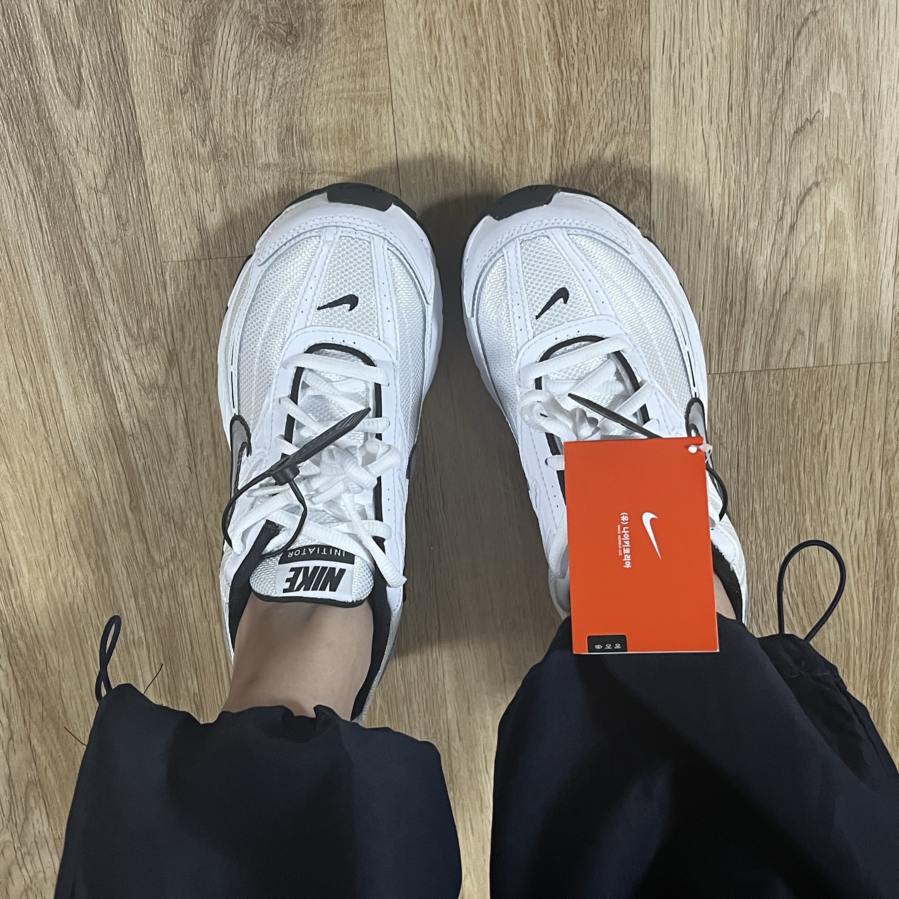 (W) Nike Initiator White Black 착용 스타일