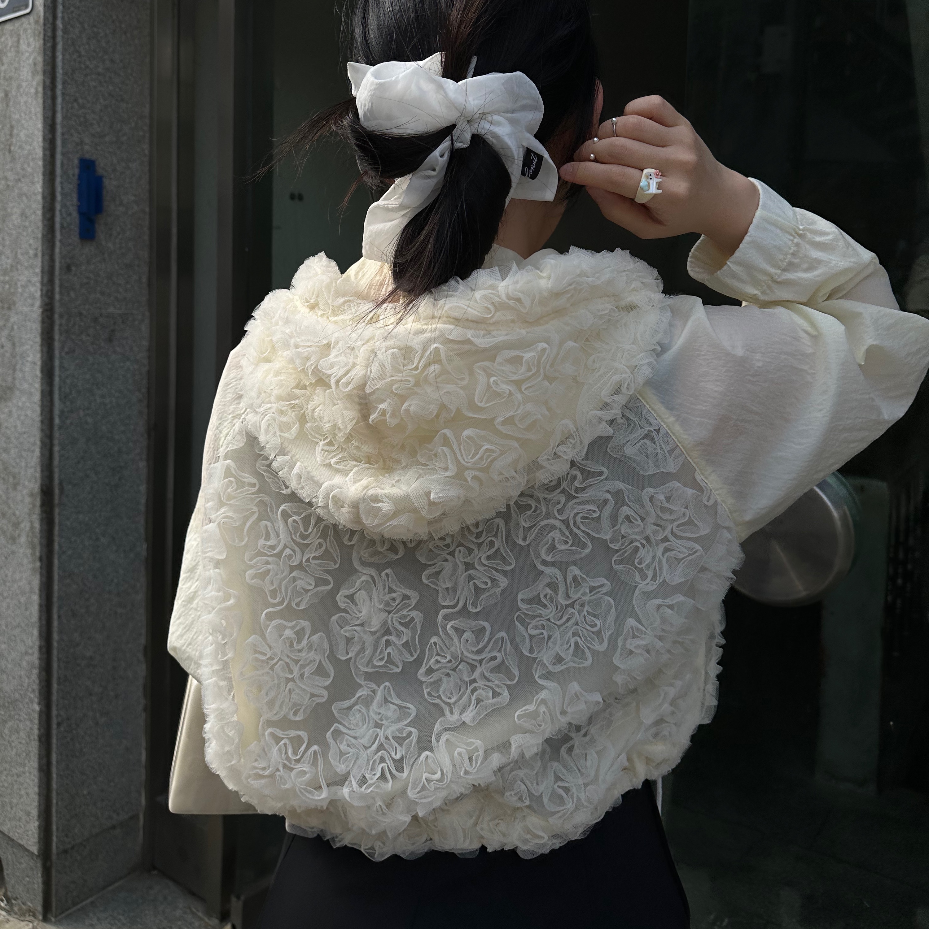 (W) Crocs x Simone Rocha Quick Trail Low Black 착용 스타일 - 2