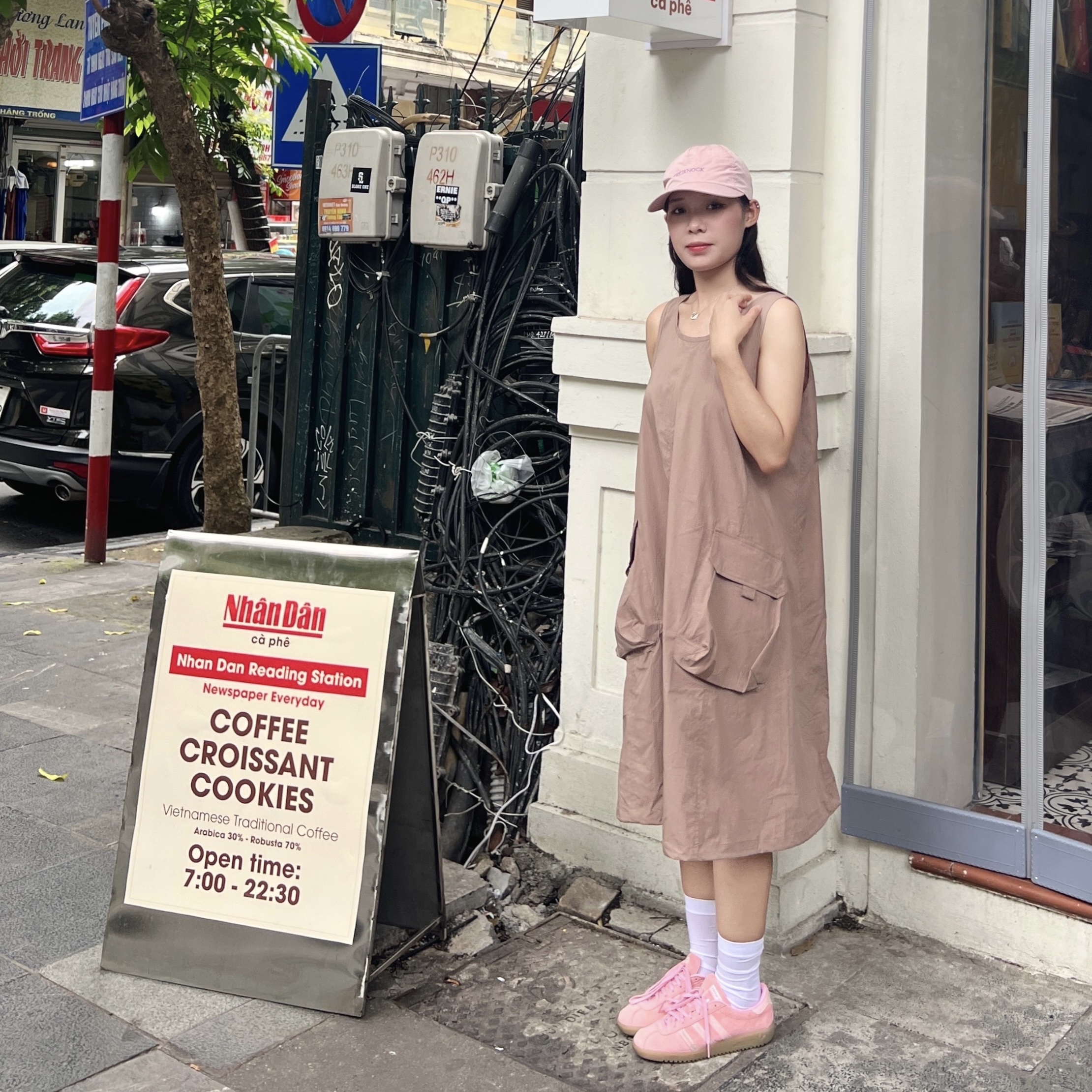 Adidas Bermuda Glow Pink 착용 스타일 - 3