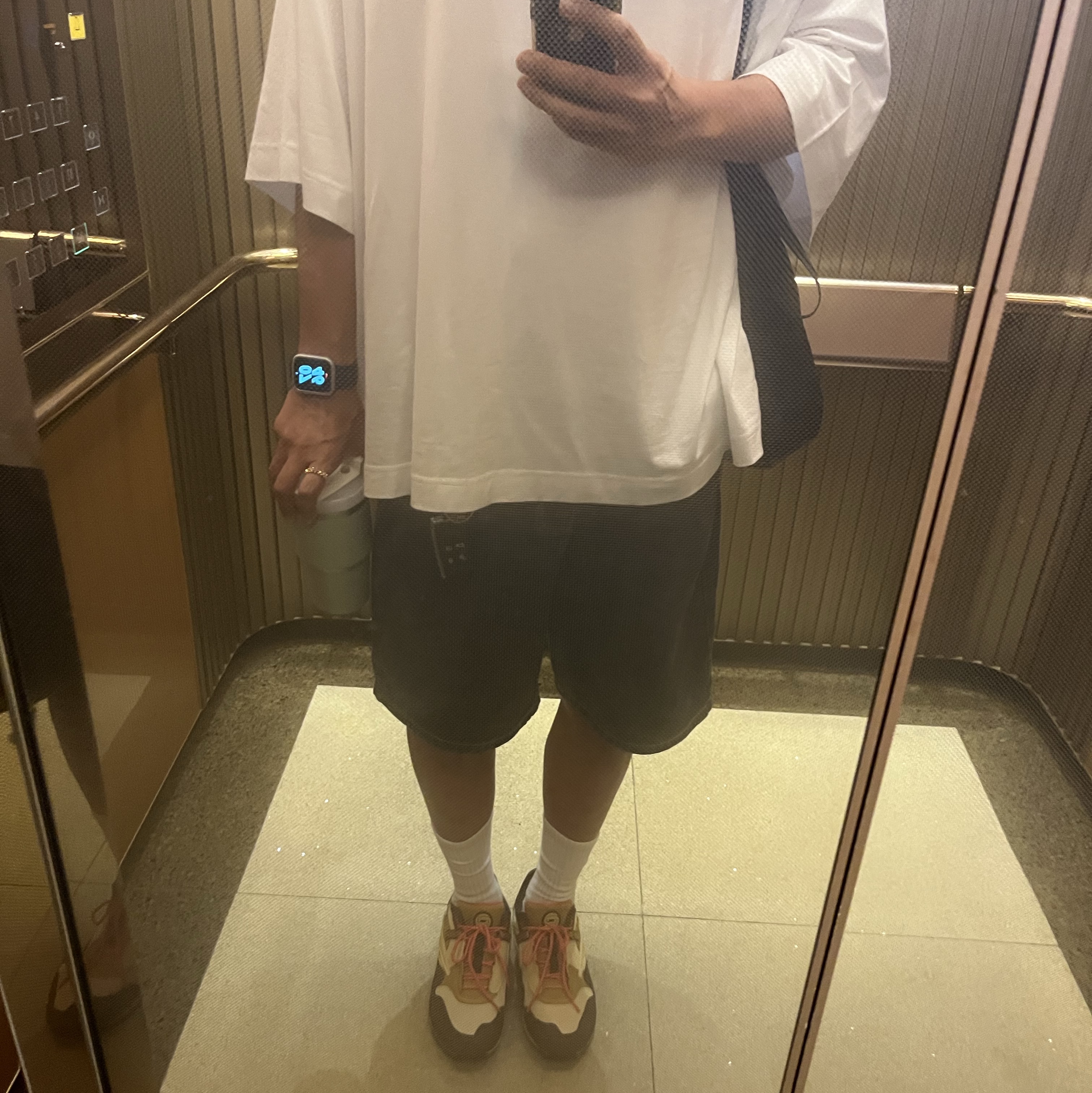 Nike x Travis Scott Air Max 1 Cact.us Brown, Nike x Stussy Everyday Plus Cushioned Crew Socks White (3 Pack) 착용 스타일 - 1
