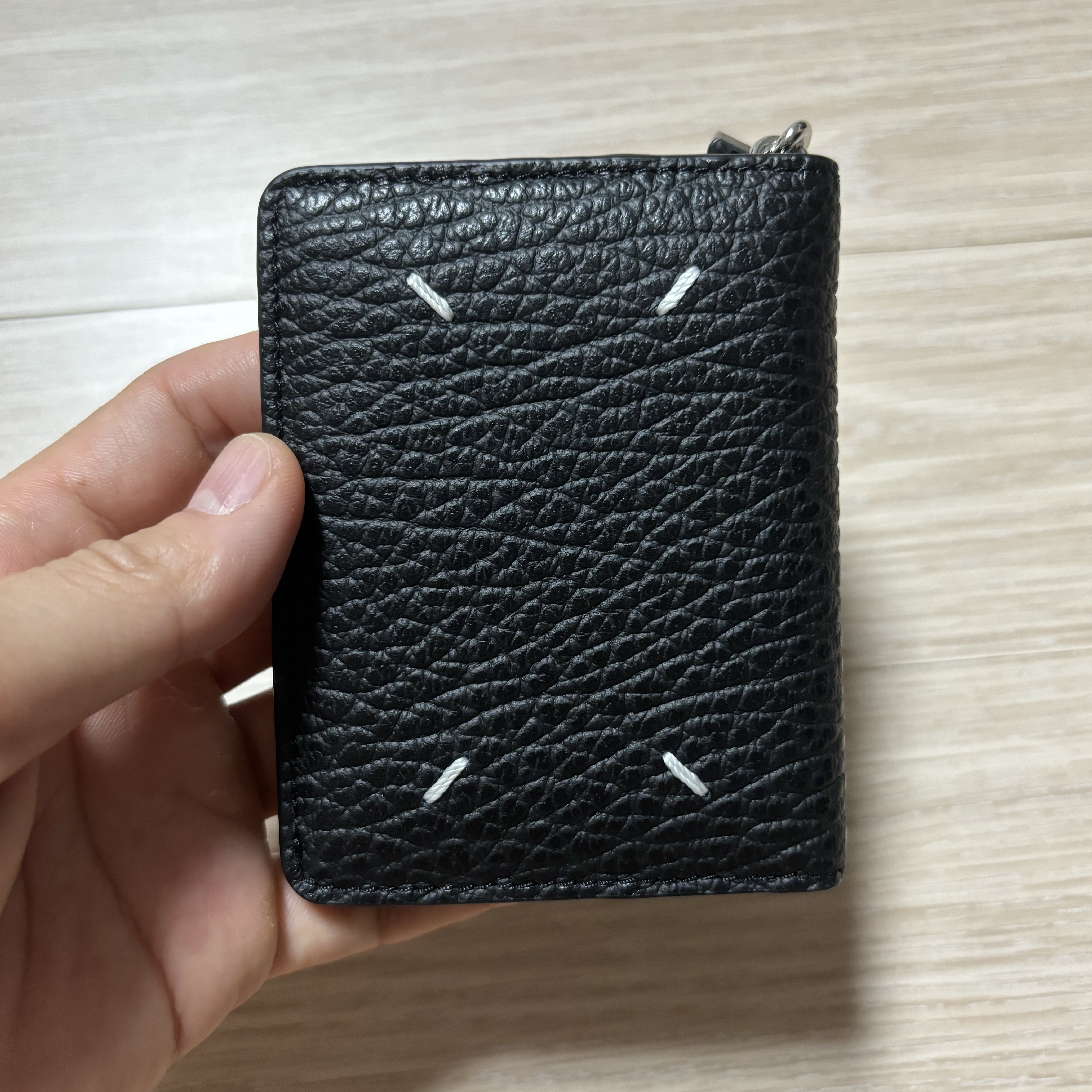 Maison Margiela Keyring Wallet Black 착용 스타일 - 1