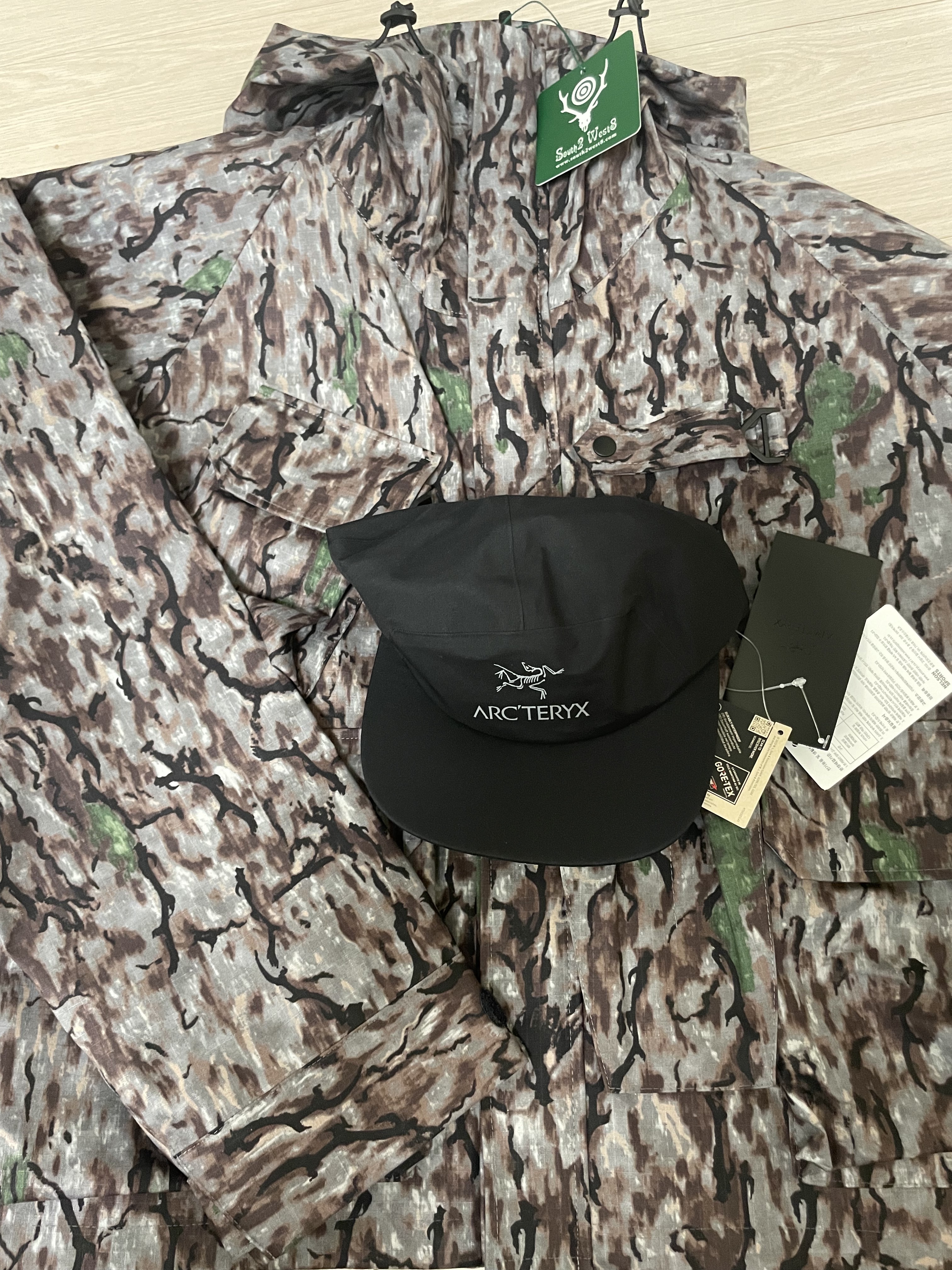 Arc'teryx Gore 5 Panel Cap Black 착용 스타일