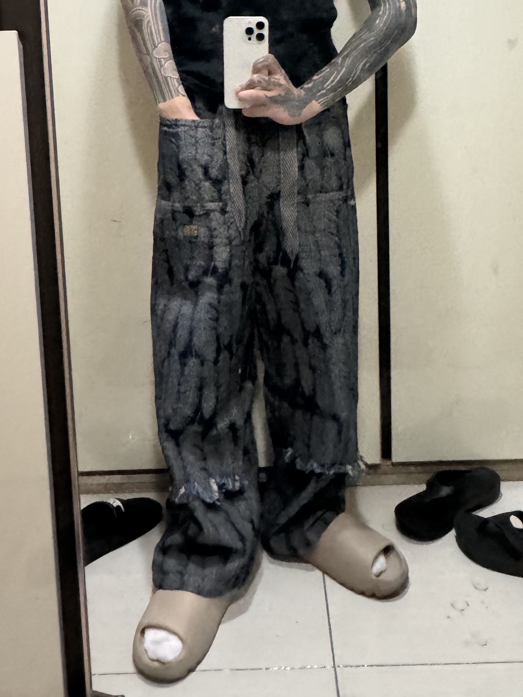 Kapital 12 oz. Magpie Denim W Knee Easy Baggy Pants Dark Indigo, Adidas Yeezy Slide Pure - Re-Release Ver. 착용 스타일 - 1