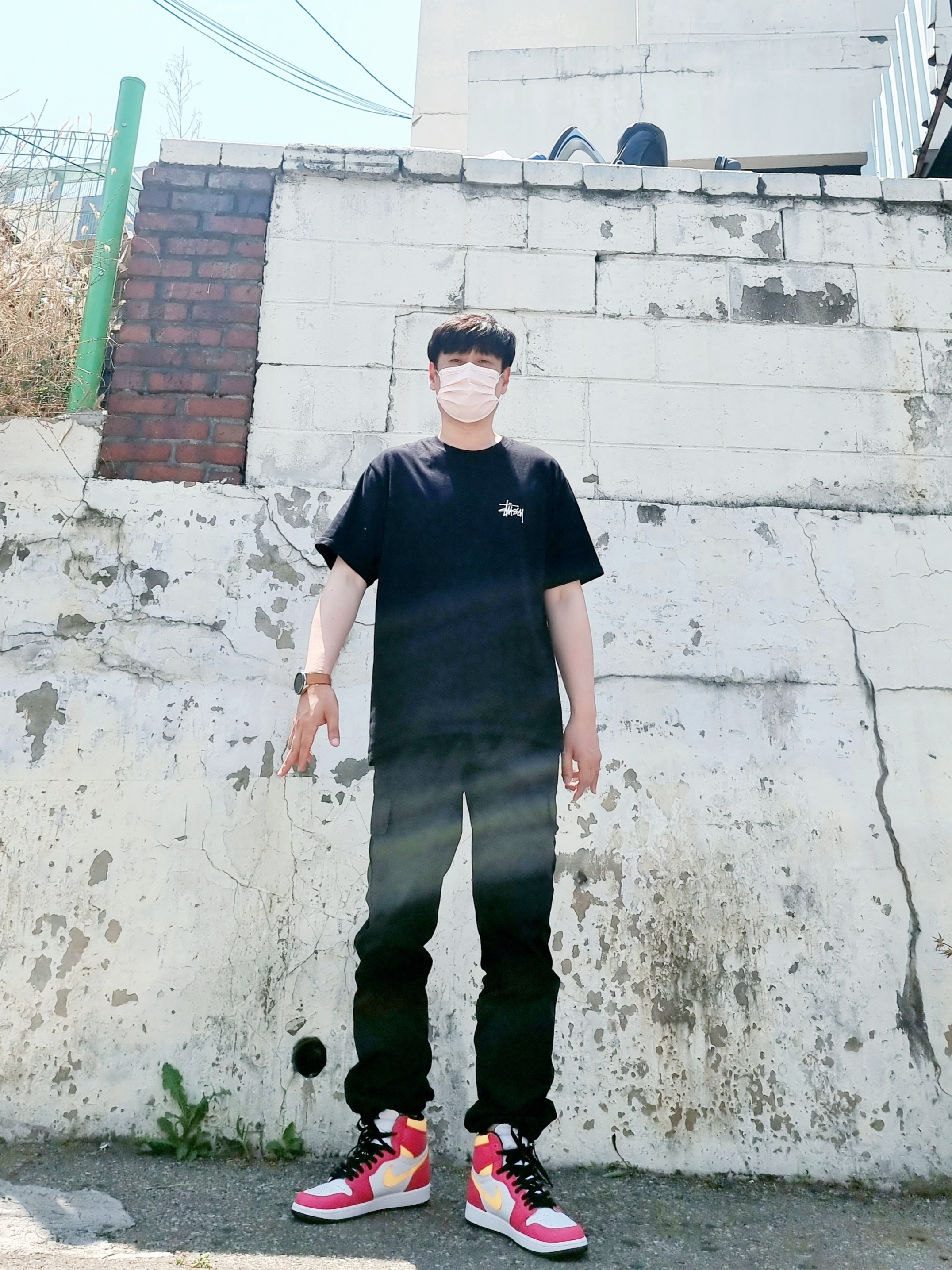 Stussy Basic Stussy T-Shirt Black 2024, 2025, Jordan 1 Retro High OG Light Fusion Red 착용 스타일