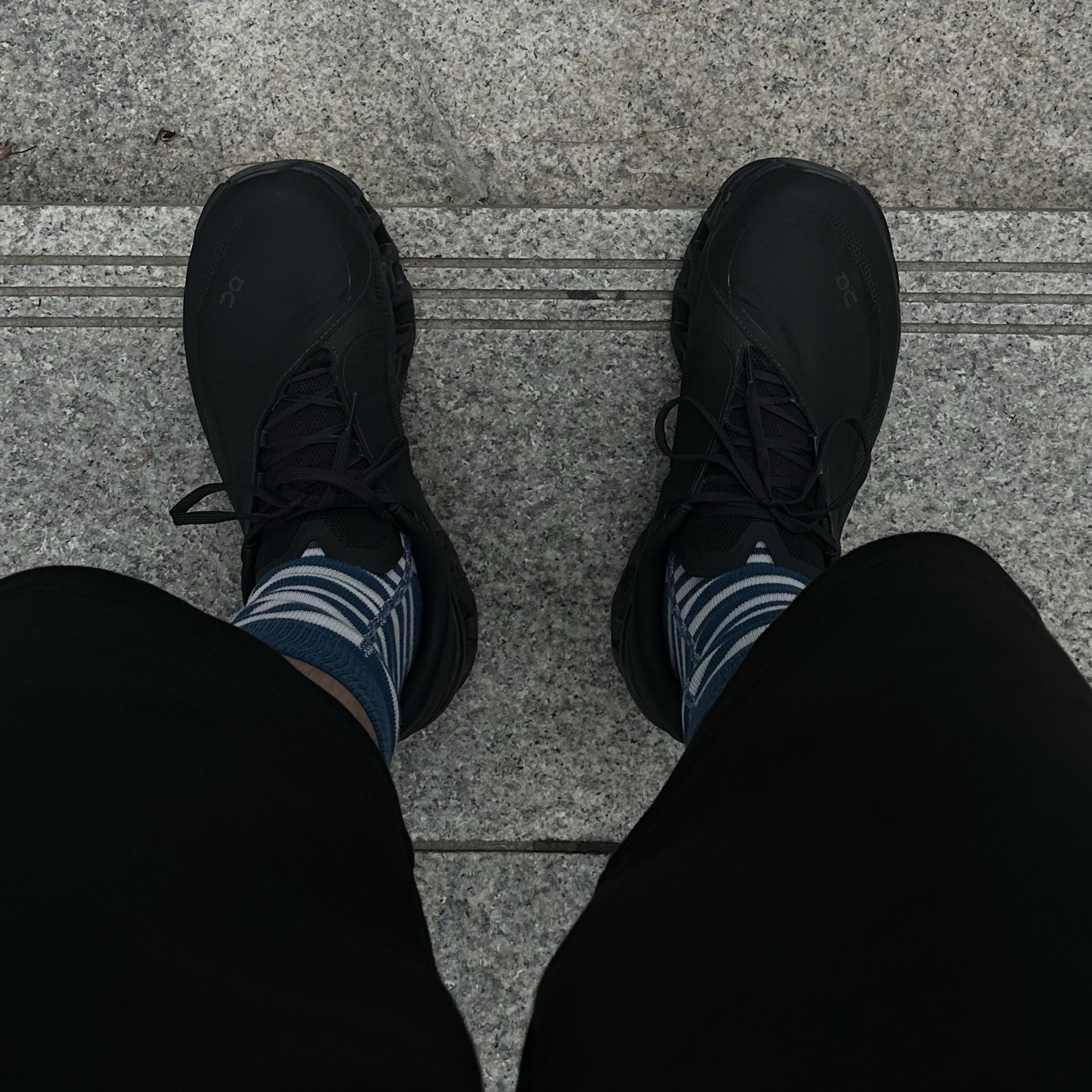 On Running x Post Archive Faction (Paf) Cloudmonster 2 Black Magnet 착용 스타일 - 2