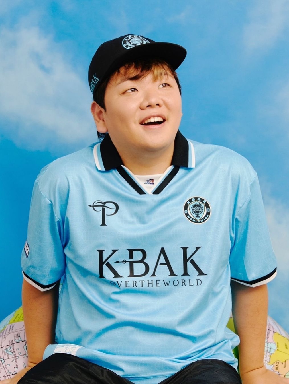 [예약 배송] Over The Pitch x KBAK Jersey Home Blue, [예약 배송] Over The Pitch x KBAK Woven Sweat Top Blue 착용 스타일 - 3