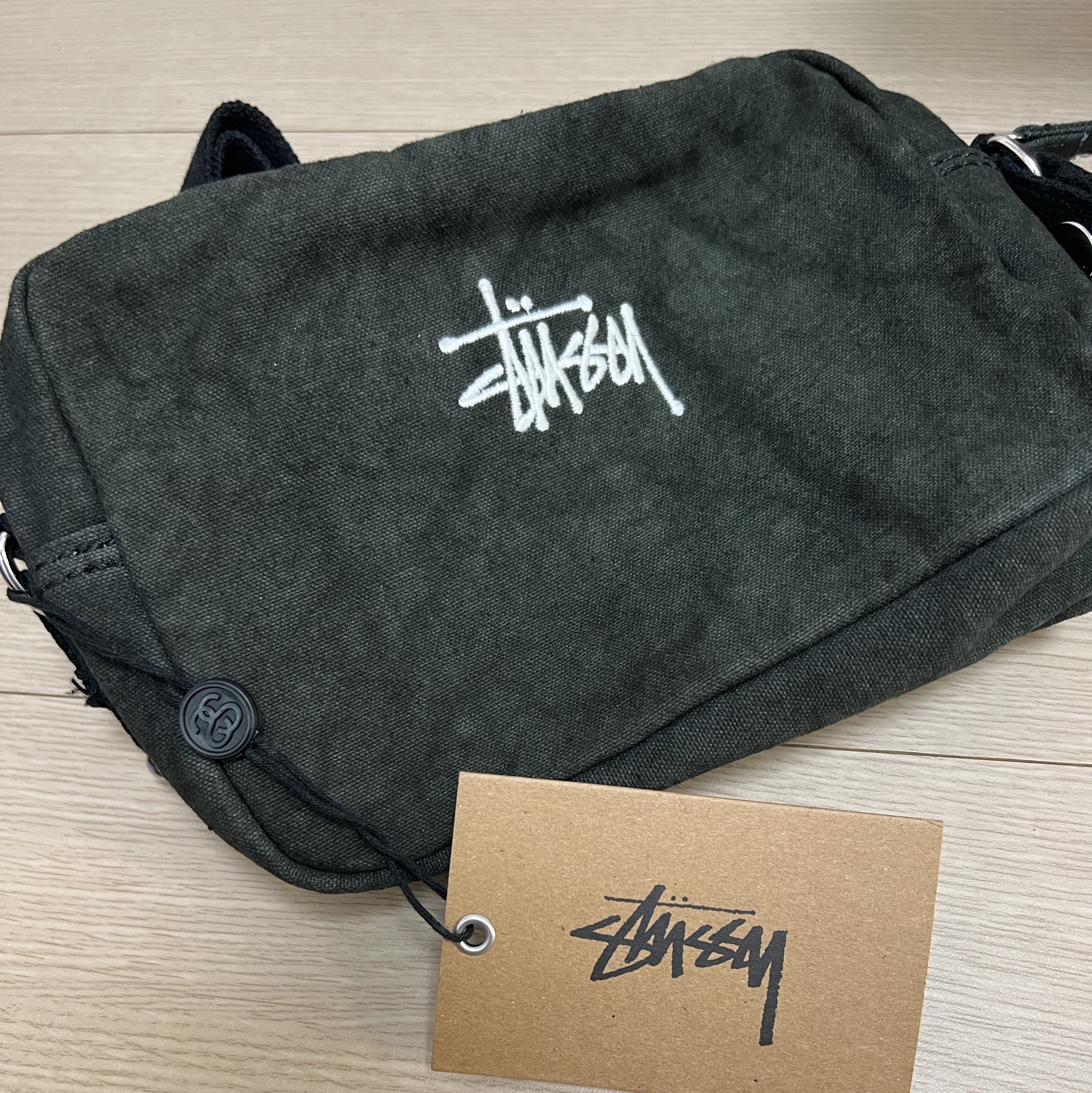 Stussy Canvas Side Pouch Washed Black 착용 스타일 - 2