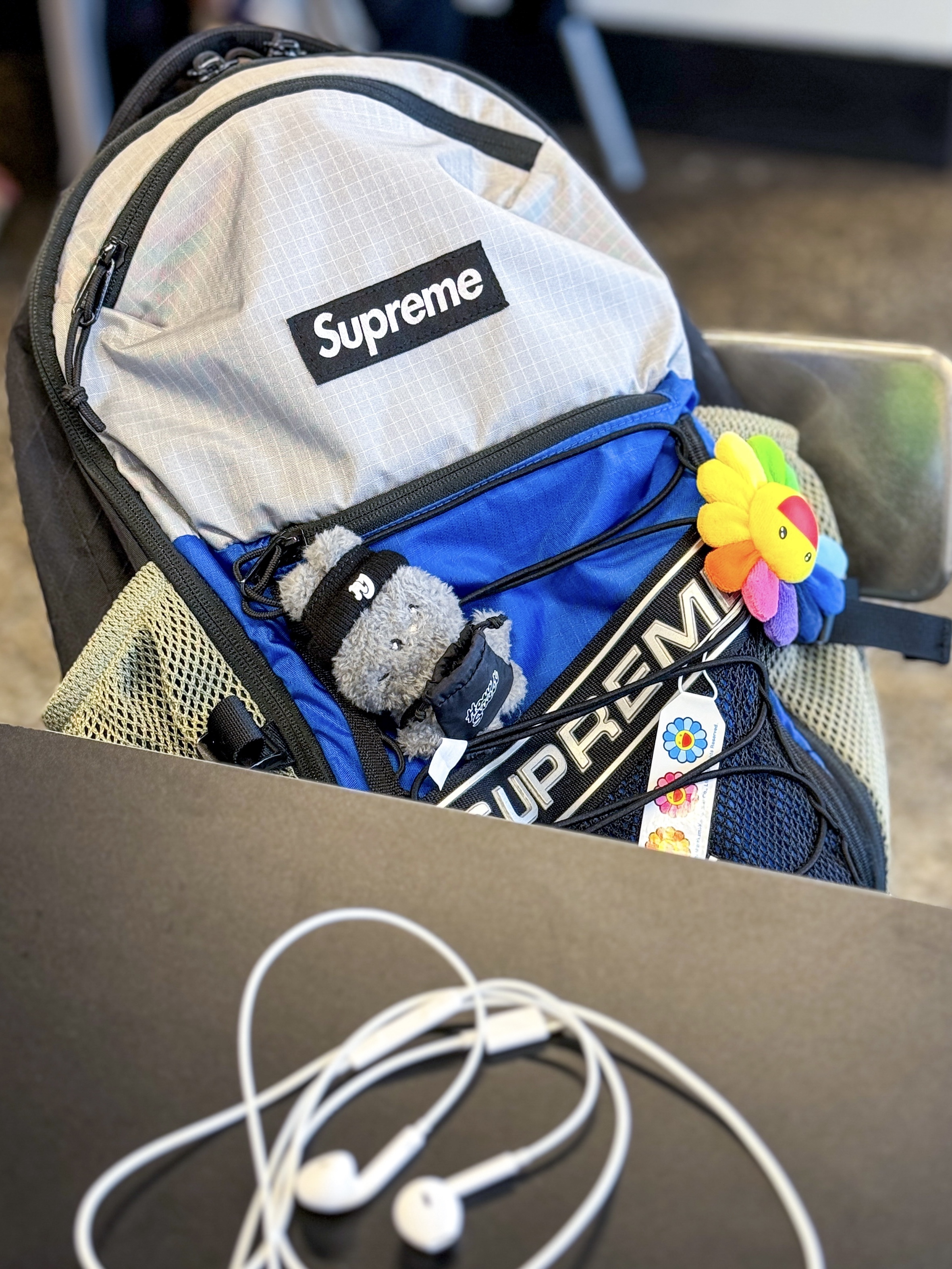 Supreme Backpack Blue - 23FW, NewJeans Bunini Mini Costume Keyring Gray 착용 스타일
