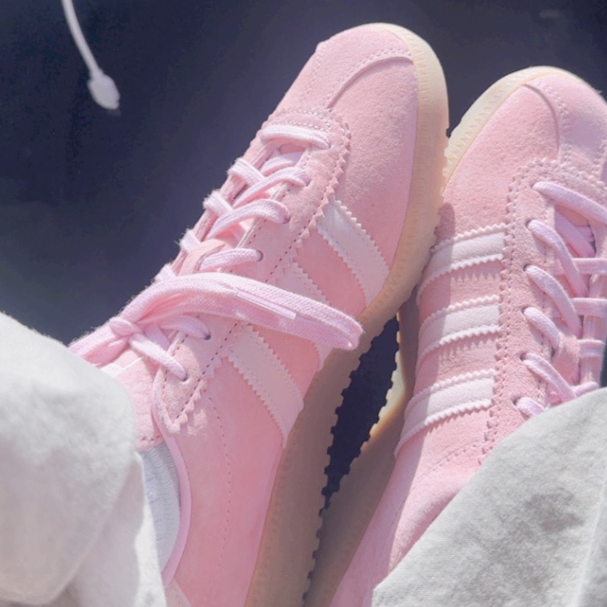 Adidas Bermuda Glow Pink 착용 스타일