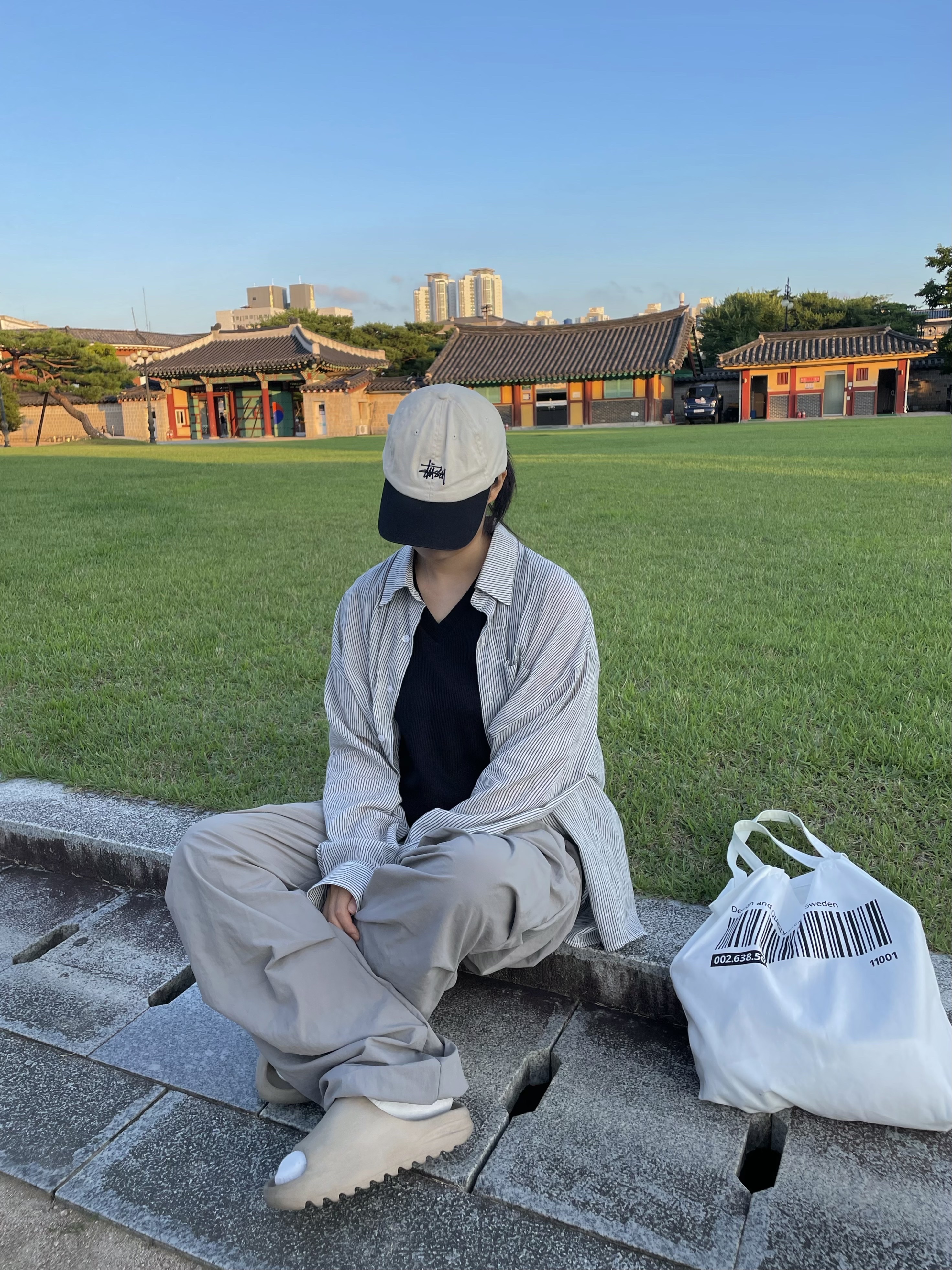 Adidas Yeezy Slide Pure 착용 스타일 - 4