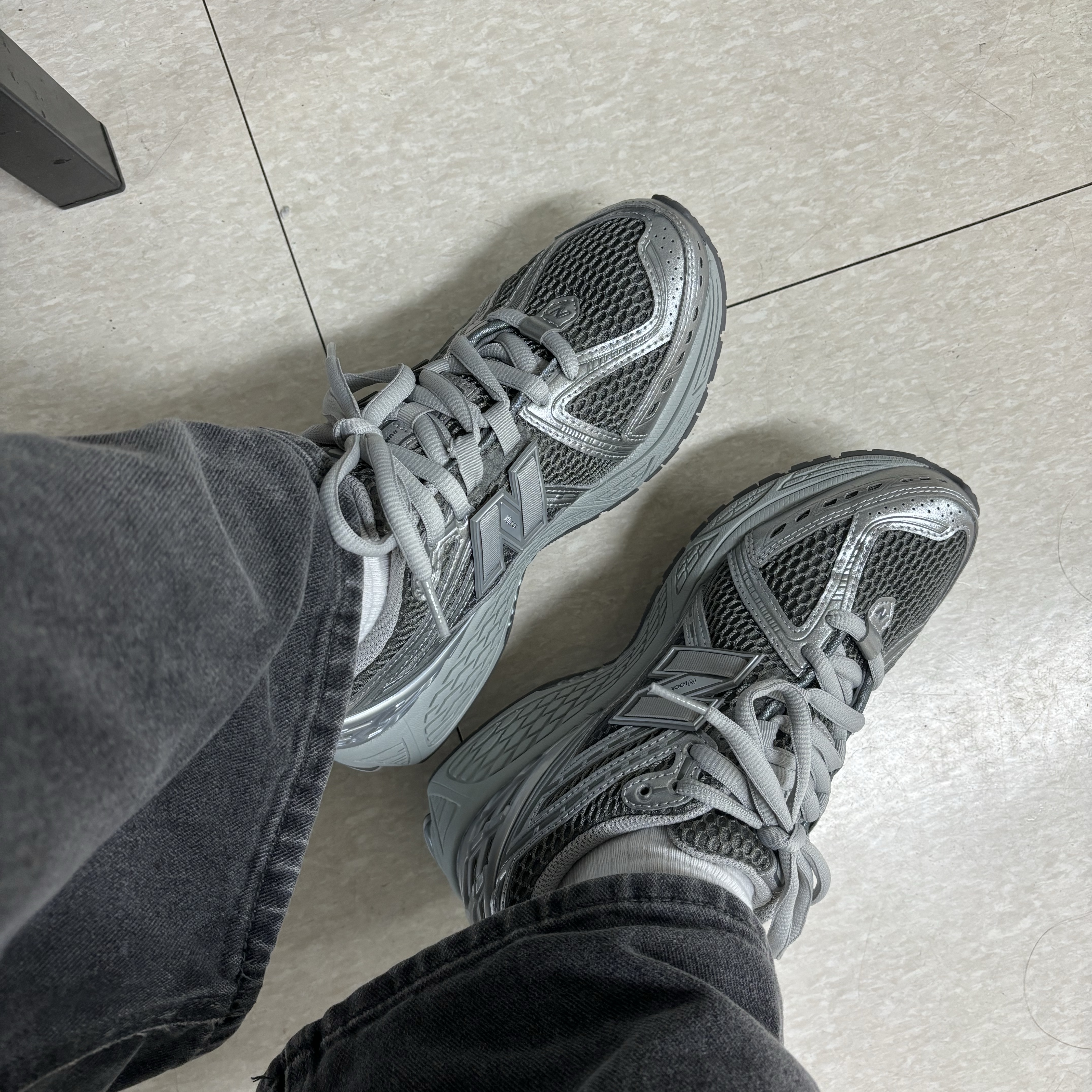 New Balance 1906R Harbor Grey Silver Metalic 착용 스타일